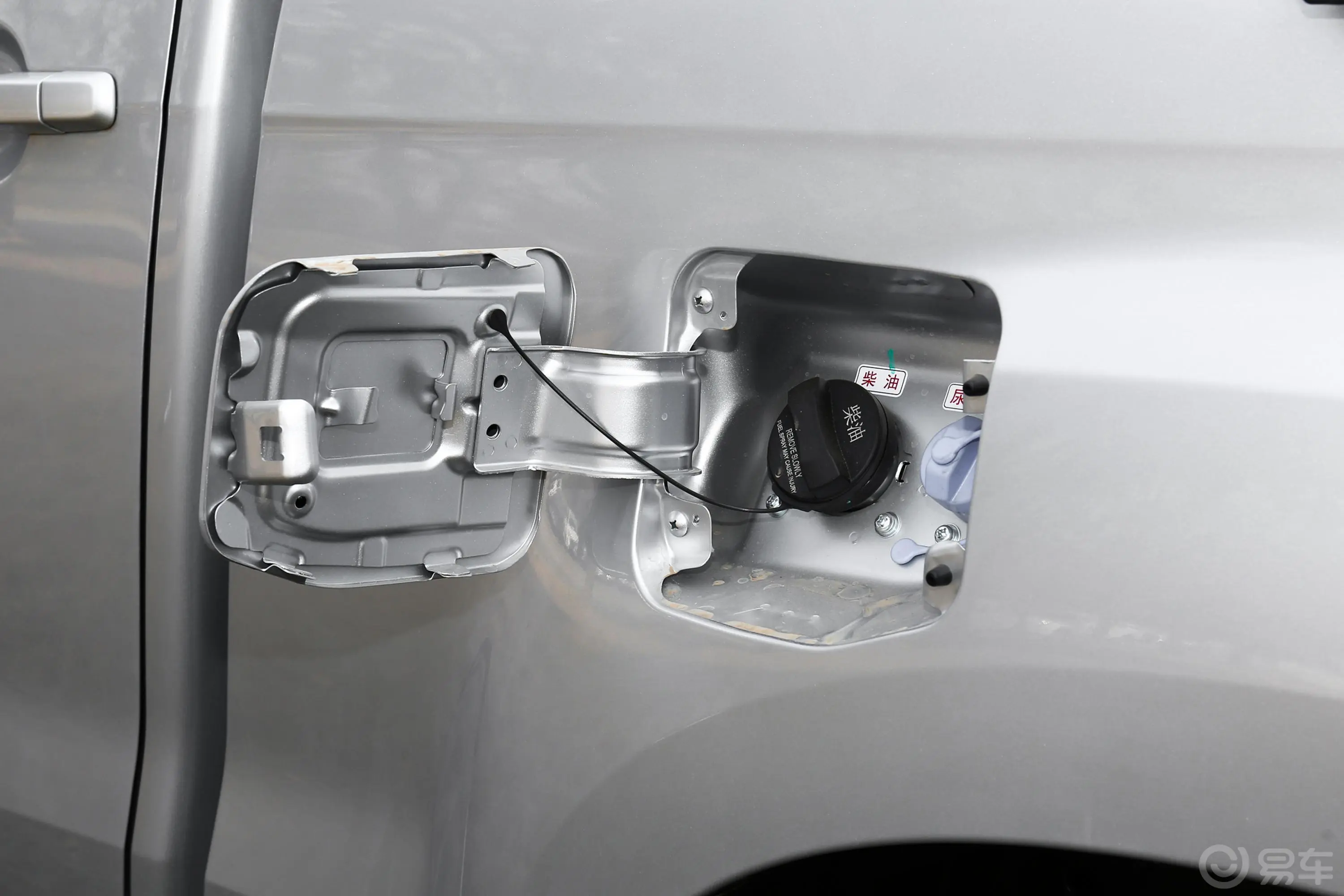 瑞迈2.8T 手动 四驱 加长舒适版 柴油油箱盖