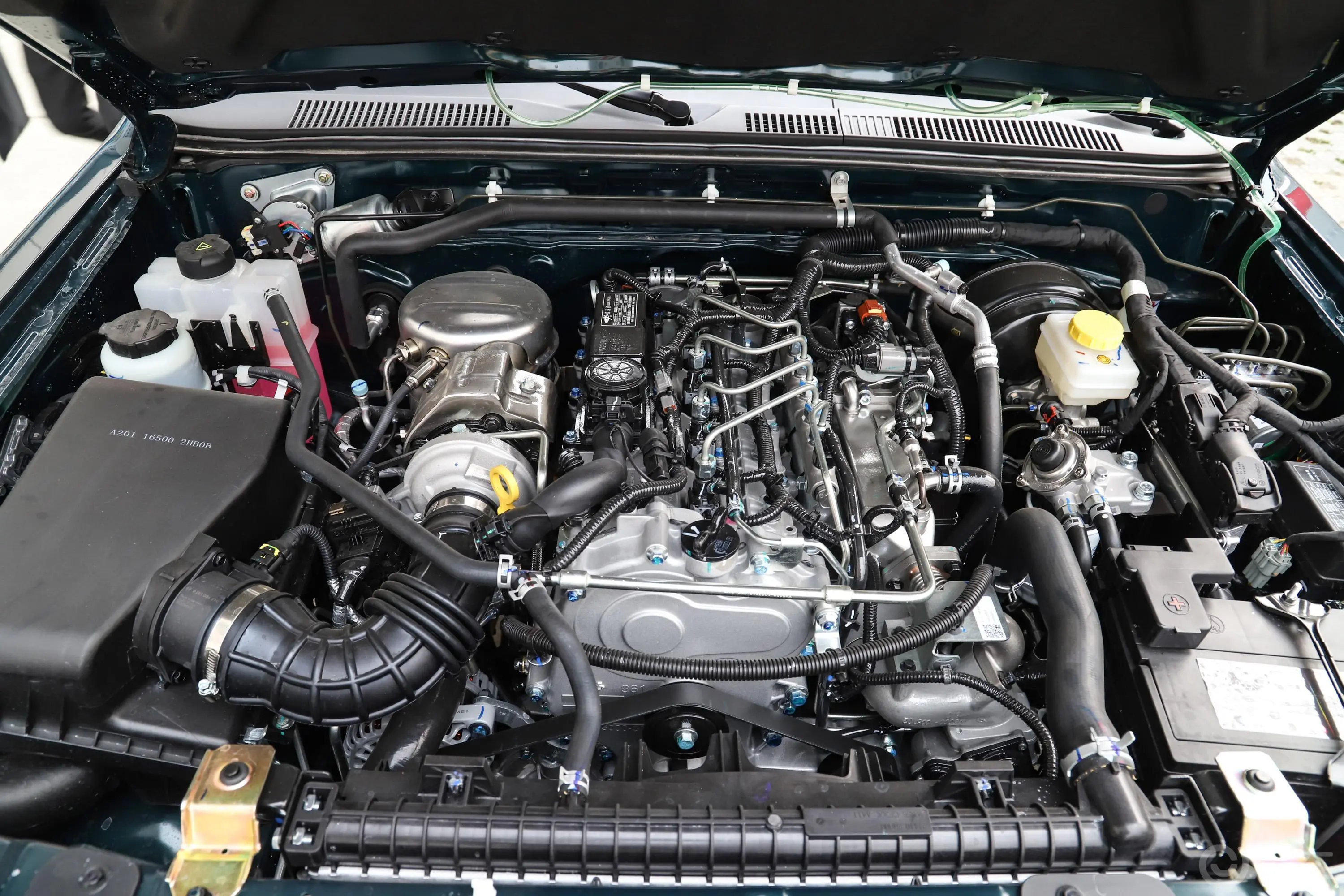锐骐2.4T 两驱基型车创业版YCY24165-61 柴油发动机特写