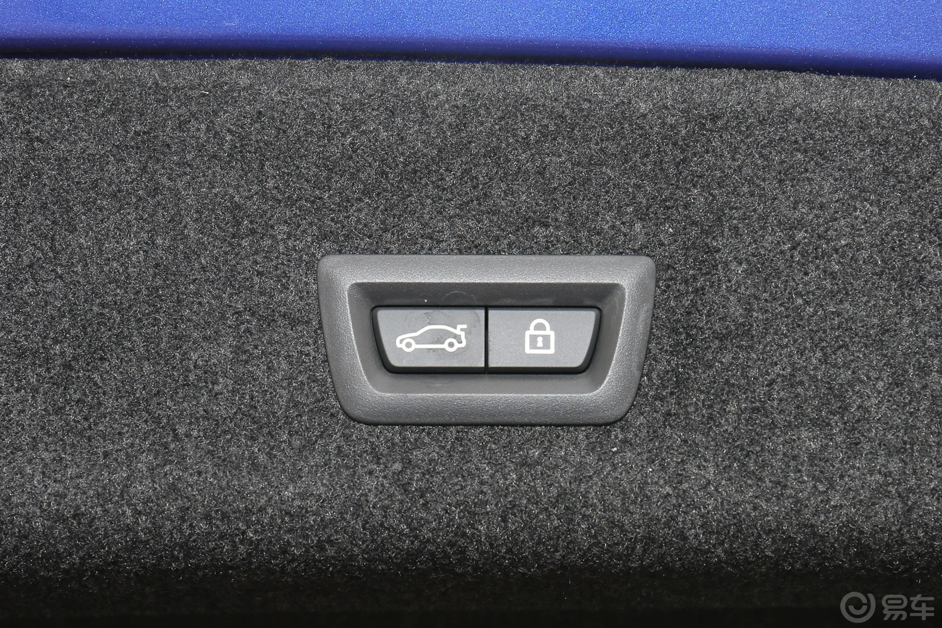 宝马3系改款 325Li xDrive M运动套装电动尾门按键（手动扶手）