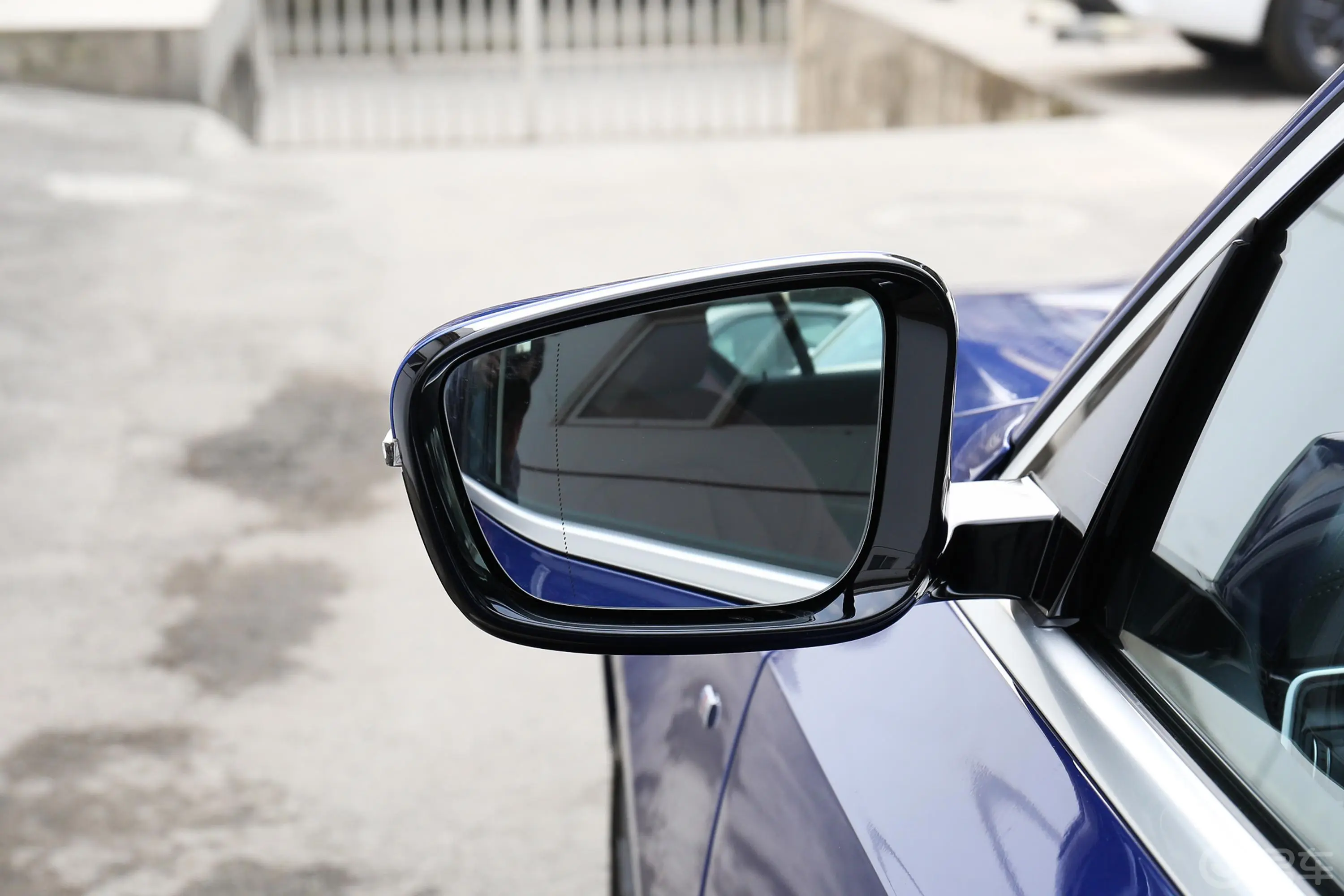 宝马3系改款 325Li xDrive M运动套装后视镜镜面