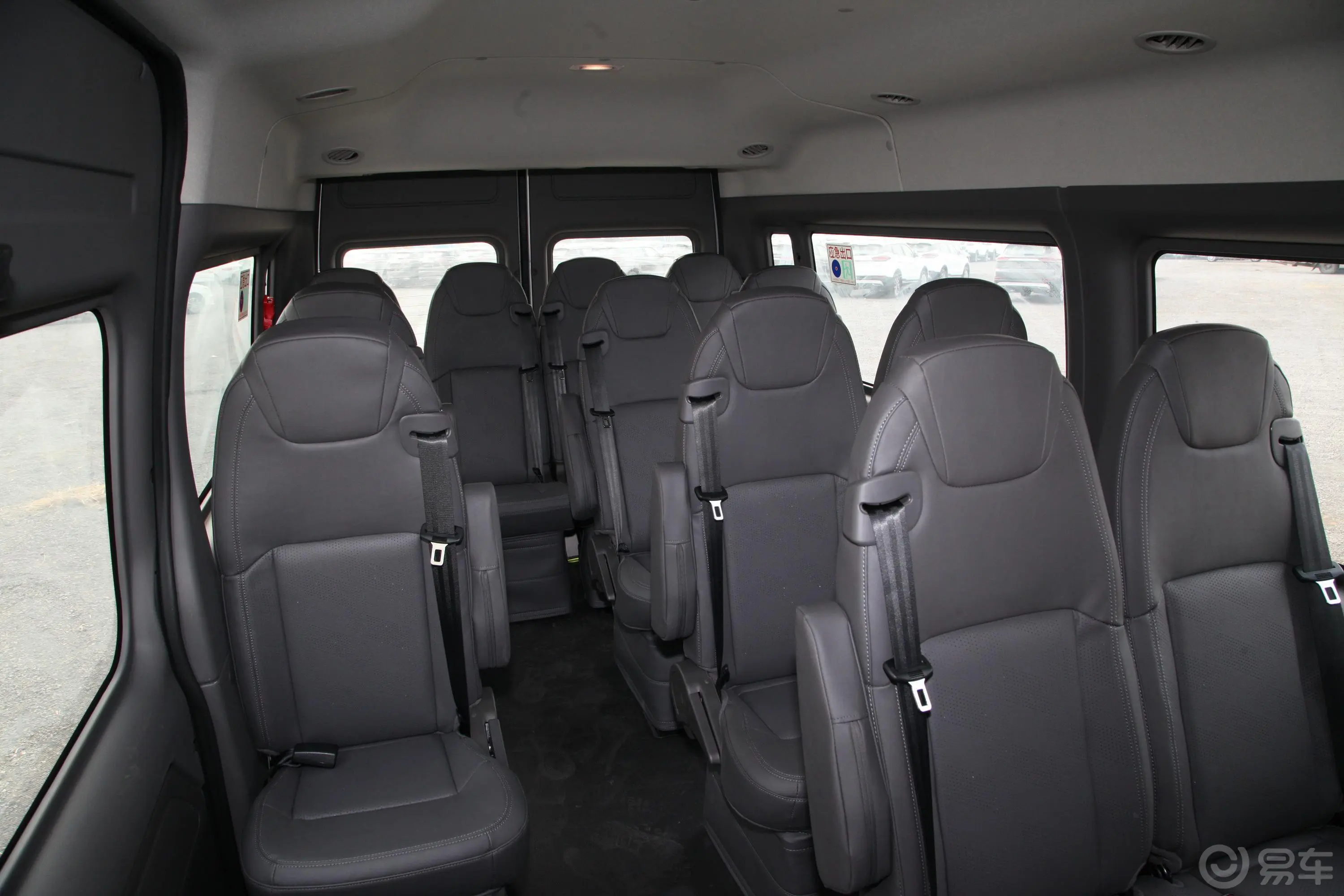 新世代全顺Pro 2.2T AMT 长轴中顶 豪华版客车(包) 15座 柴油 国VI第三排座椅