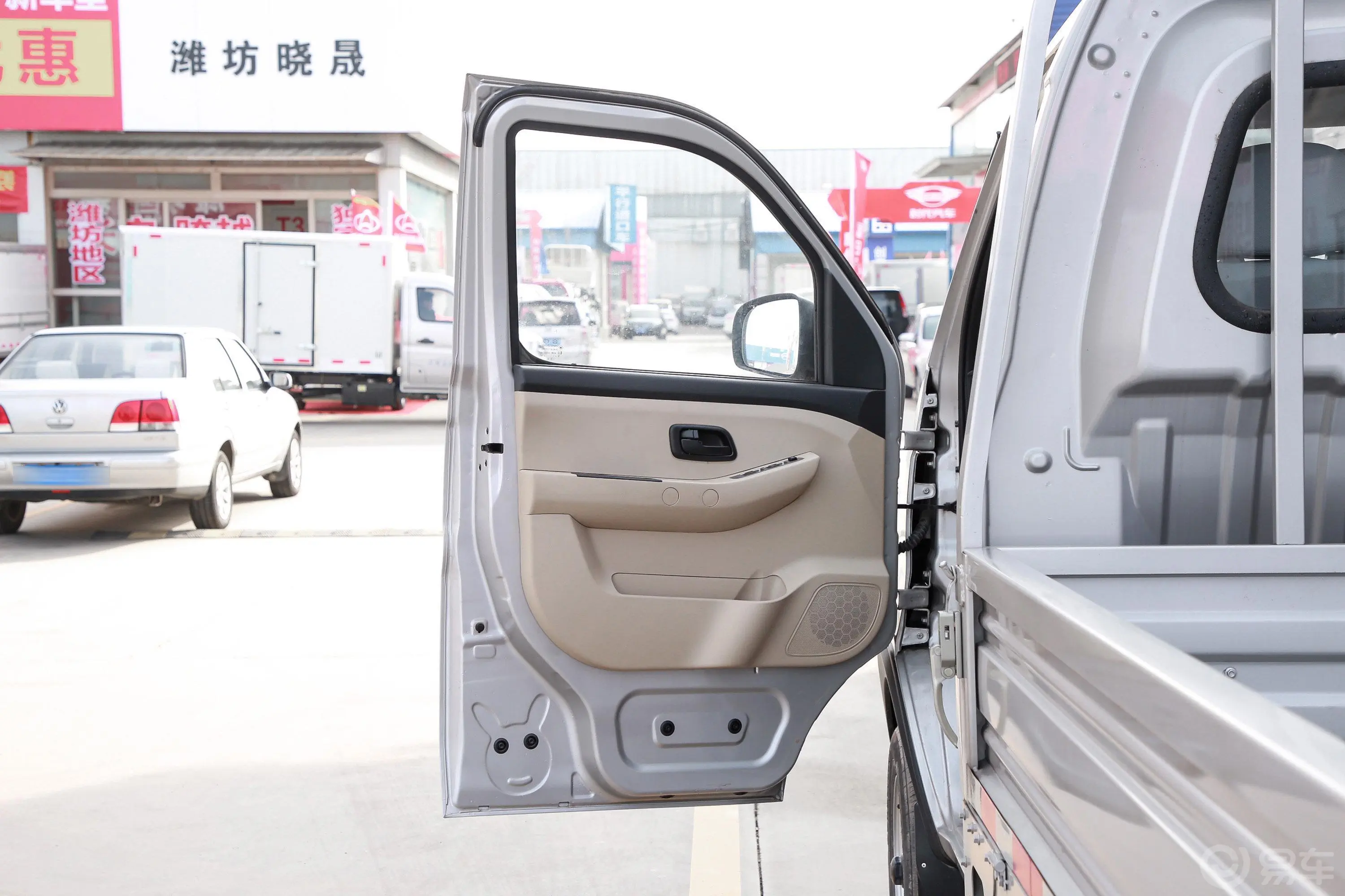 新豹T5载货汽车N1 1.6L 单排单后轮 标准版(5.3米长)SC1031NGD6B 汽油 国Ⅵ驾驶员侧前车门