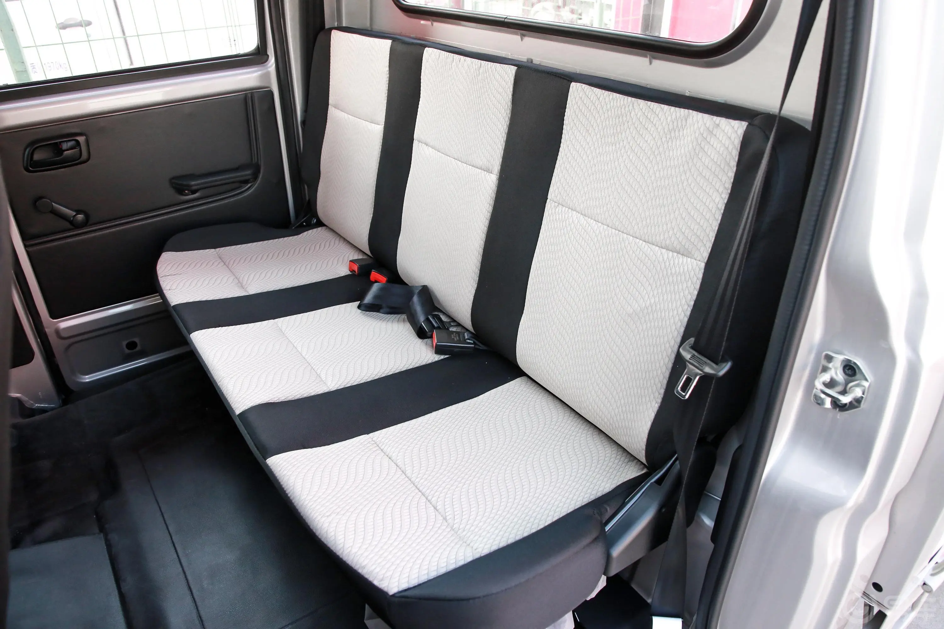 新豹T3载货汽车N1 1.2L 双排单后轮 标准版(5.285米)SC1031TFS6B1 汽油 国Ⅵ后排座椅