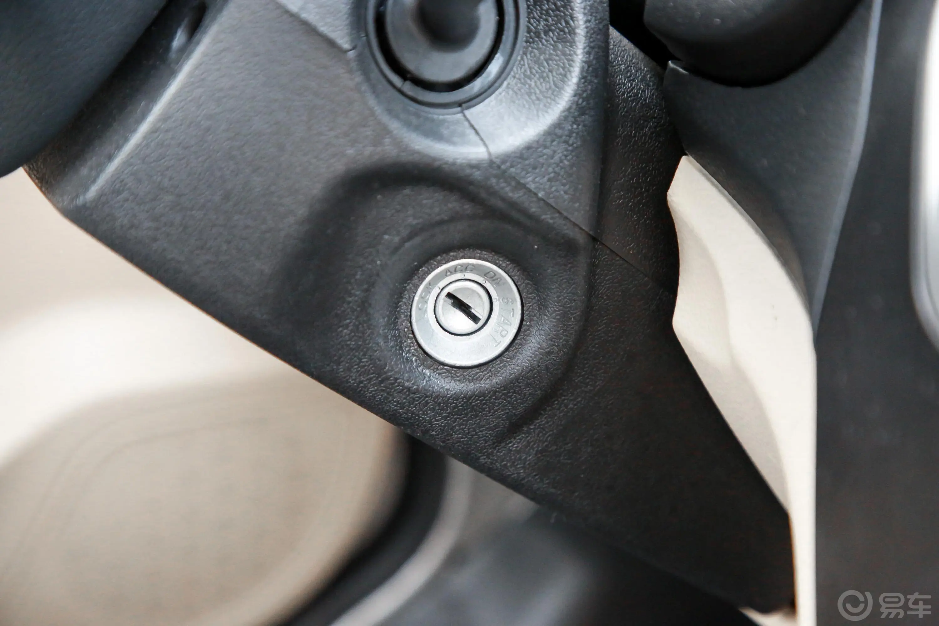 新豹T5载货汽车N1 1.6L 单排单后轮 舒适版(5.3米长)SC1031NGD6B 汽油 国Ⅵ钥匙孔或一键启动按键