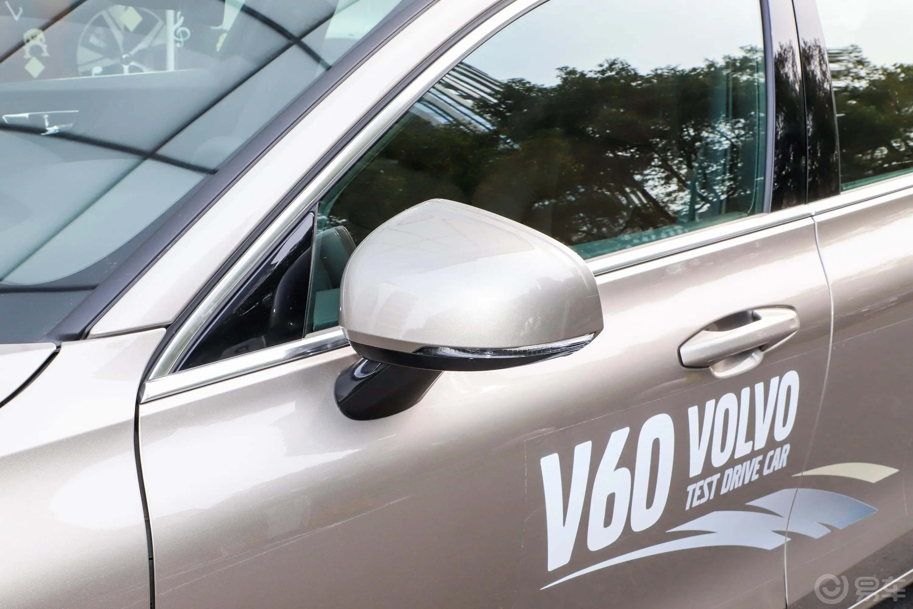 沃尔沃V60B5 智远豪华版主驾驶后视镜背面