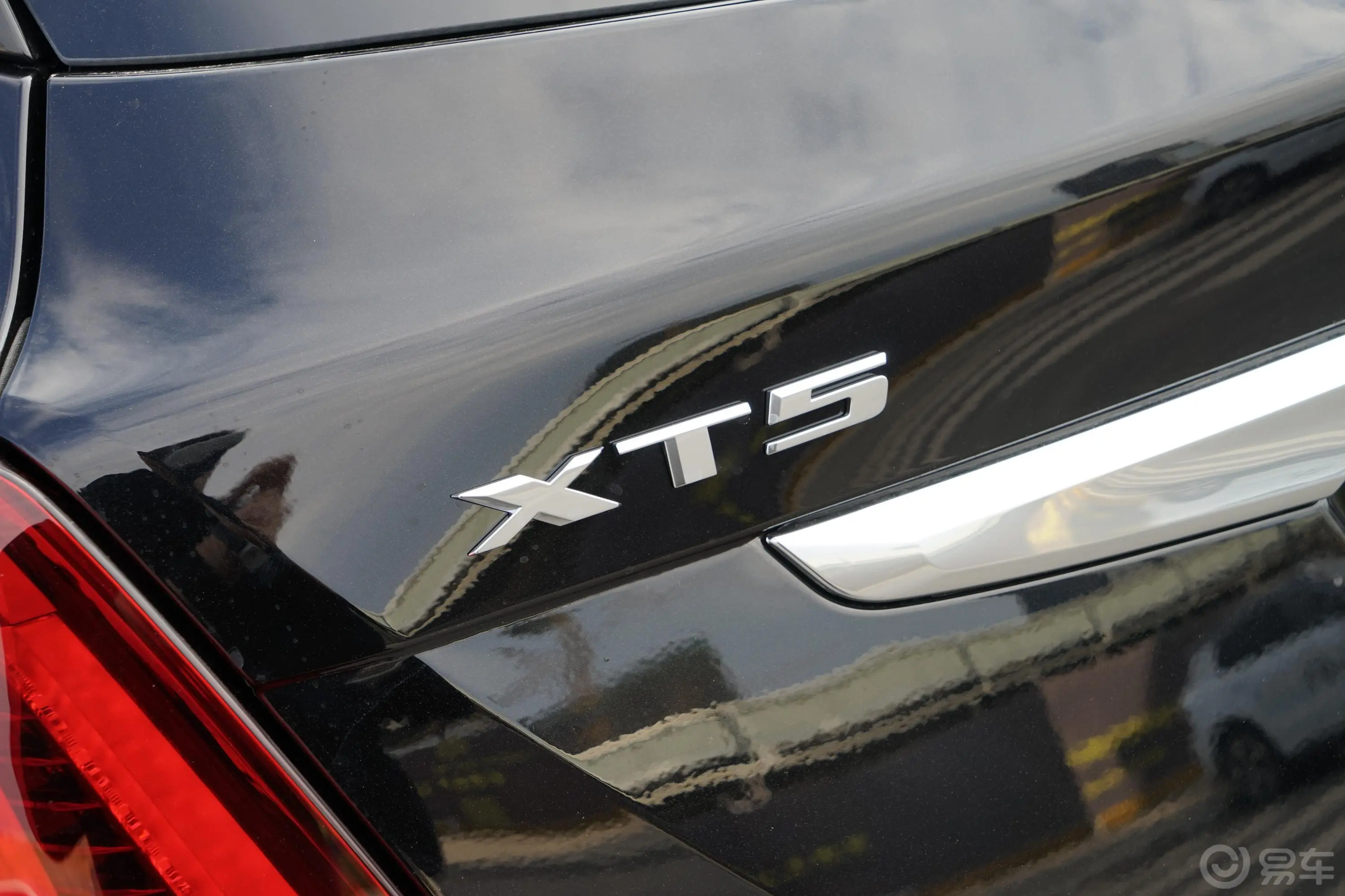 凯迪拉克XT5轻混 2.0T 两驱豪华型外观