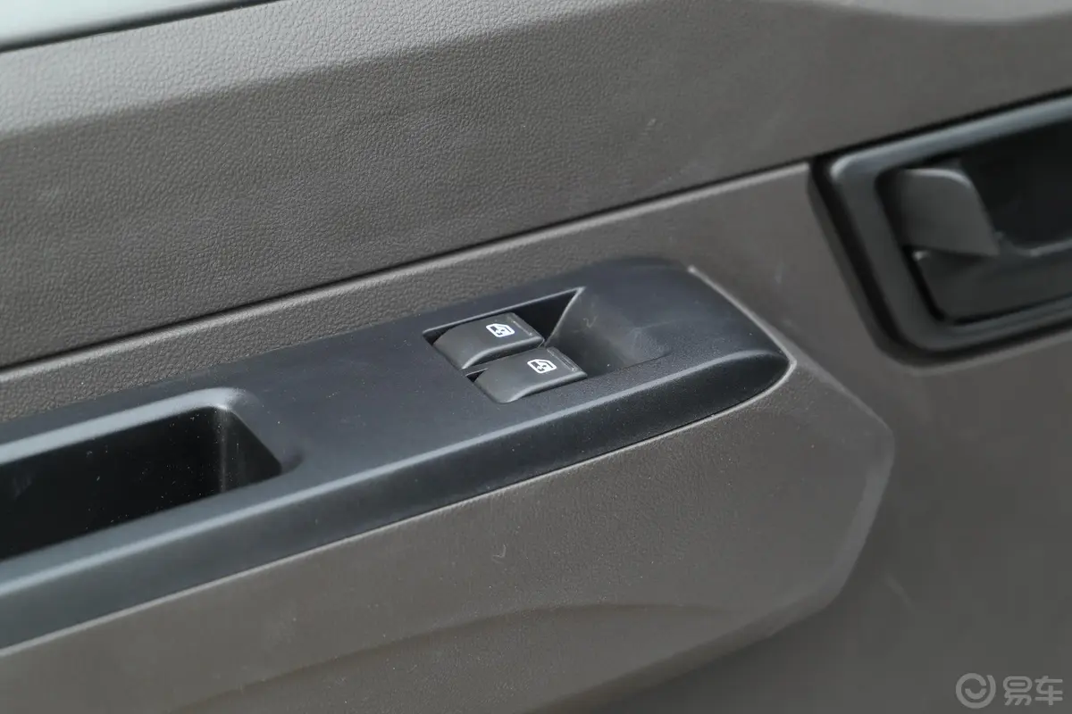 五菱荣光新卡汽车下乡版 1.8L 手动单排标准型车窗调节整体