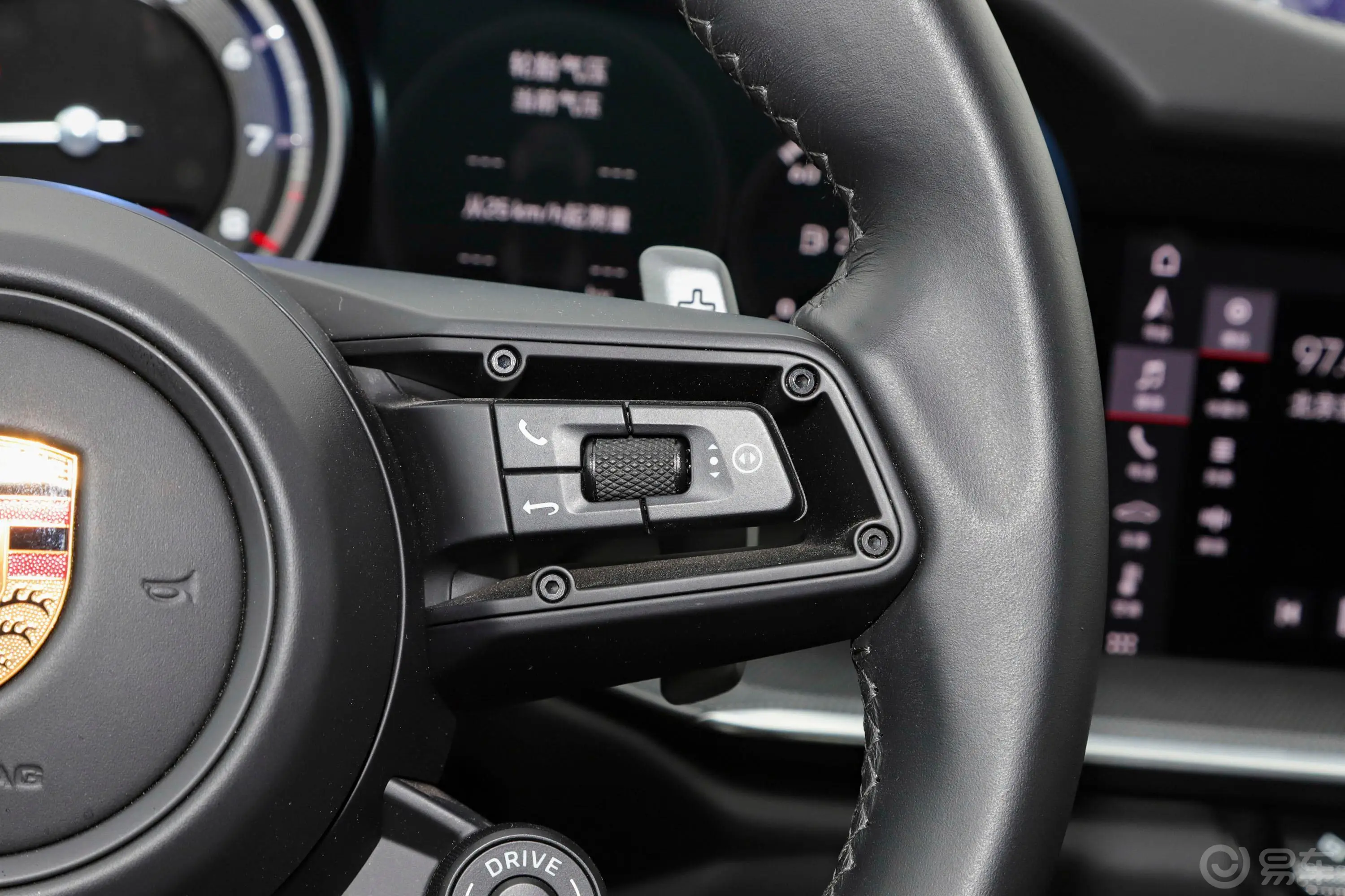 保时捷911Carrera Cabriolet 3.0T右侧方向盘功能按键