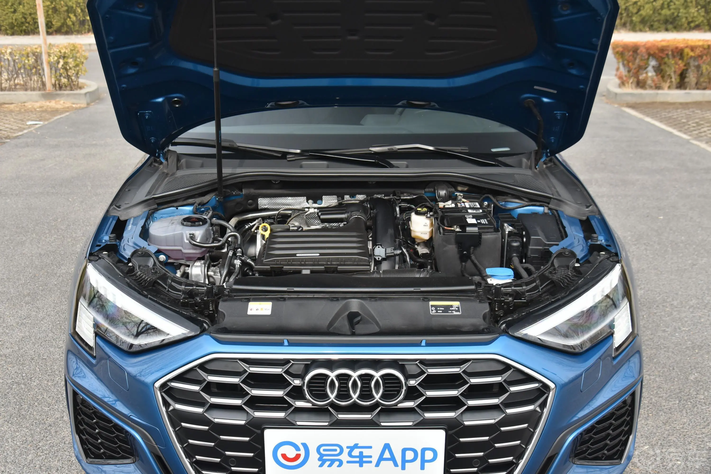 奥迪A3Sportback 35 TFSI 豪华运动型发动机舱整体