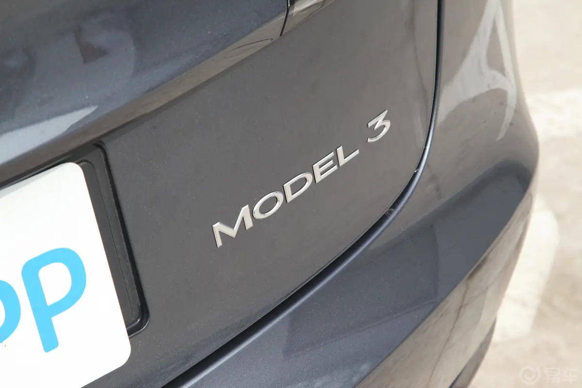 Model 3标准续航后驱升级版外观