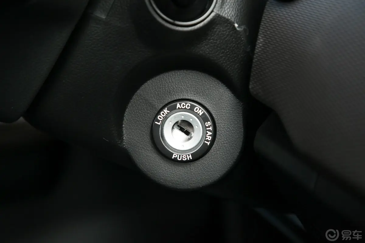 江淮T8PRO 标双 2.0T 手动 两驱 锐行版 柴油钥匙孔或一键启动按键