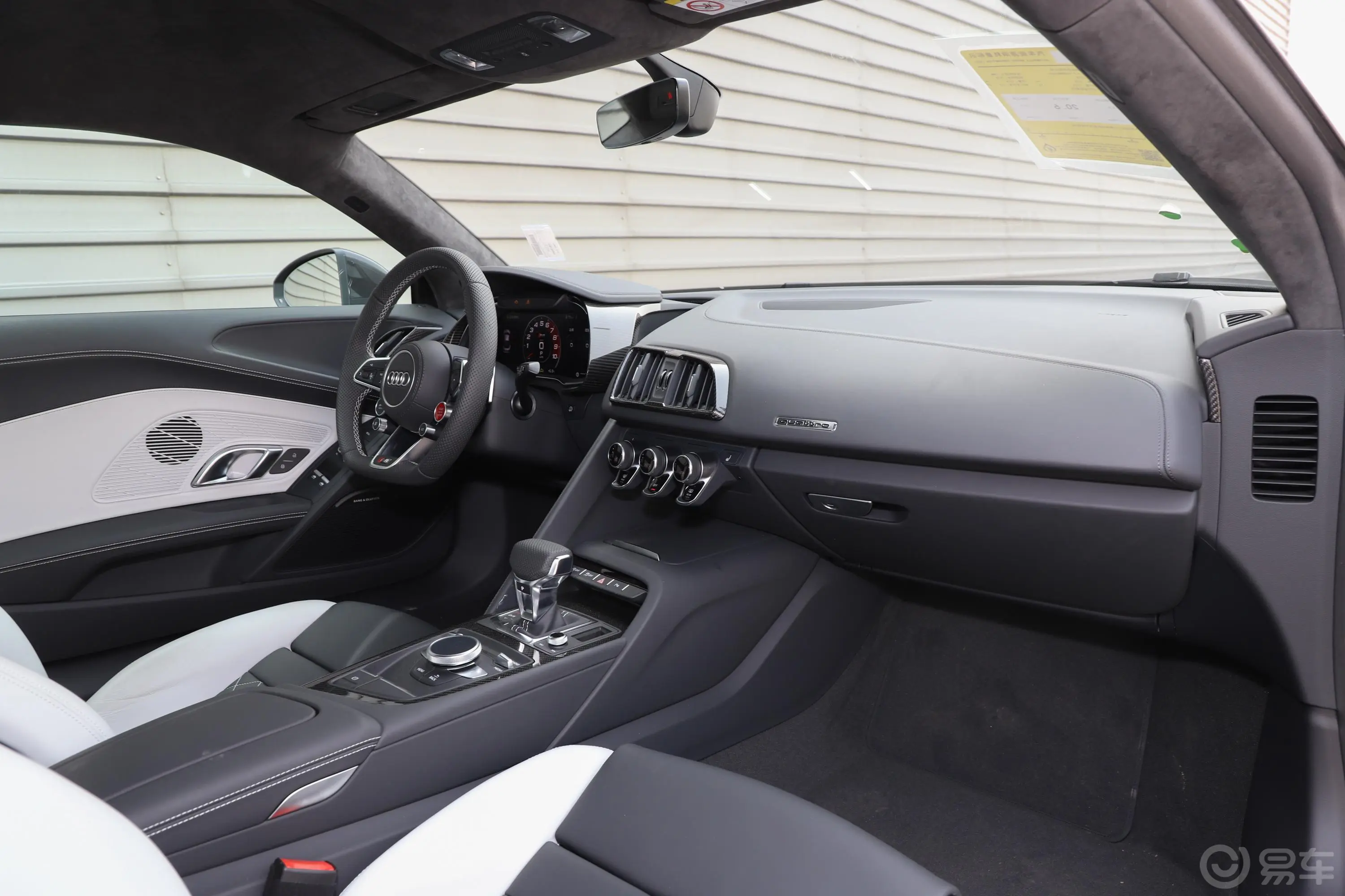奥迪R8R8 V10 Coupe Performance 收藏家版内饰全景副驾驶员方向