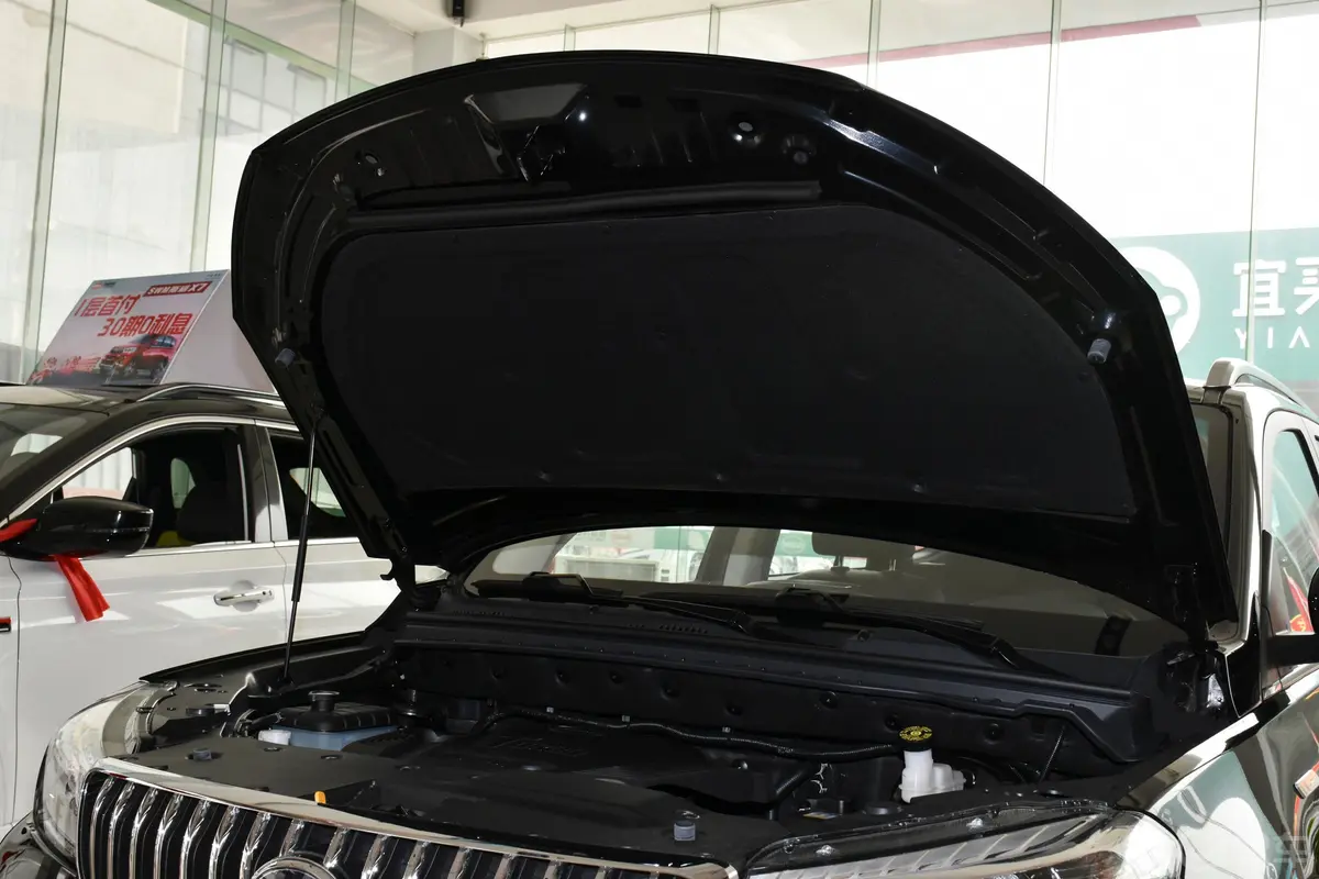 SWM斯威X71.5T 手自一体 智云版 7座前舱盖内侧