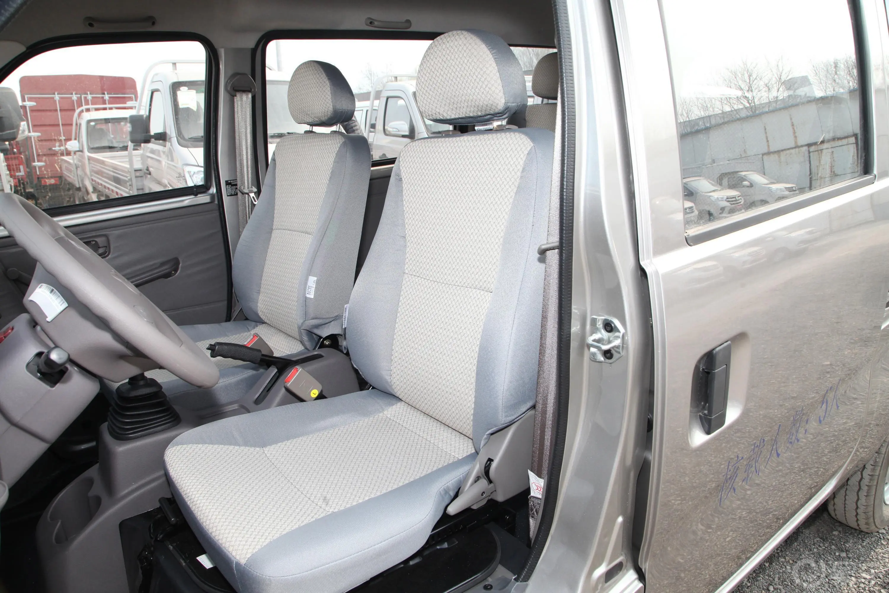 长安V3渝安1.2L 91马力 5座 多用途乘用车 标准版 汽油 国Ⅵ驾驶员座椅