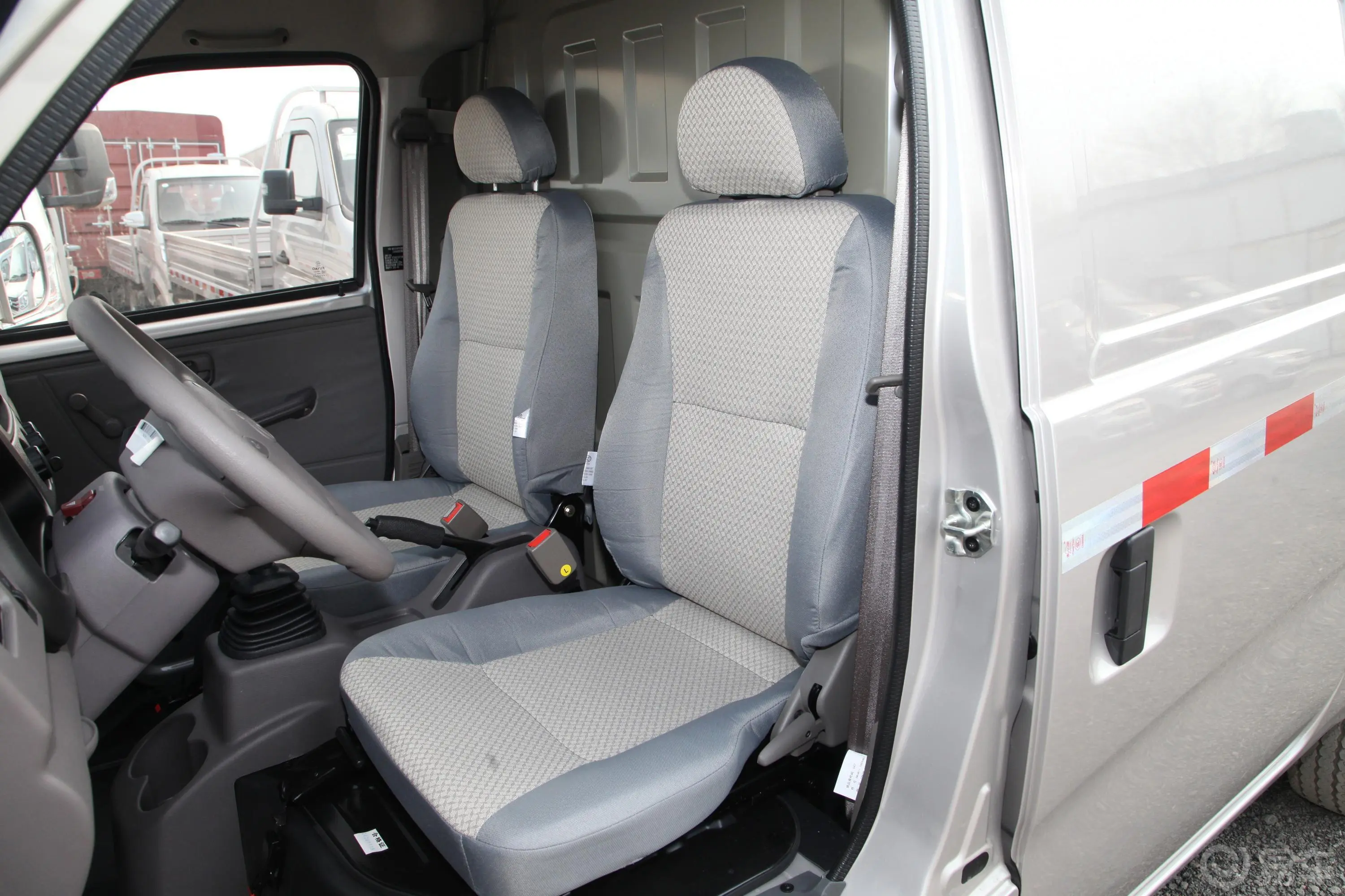长安V3渝安1.2L 91马力 厢货 单排 标准版 汽油 国Ⅵ驾驶员座椅