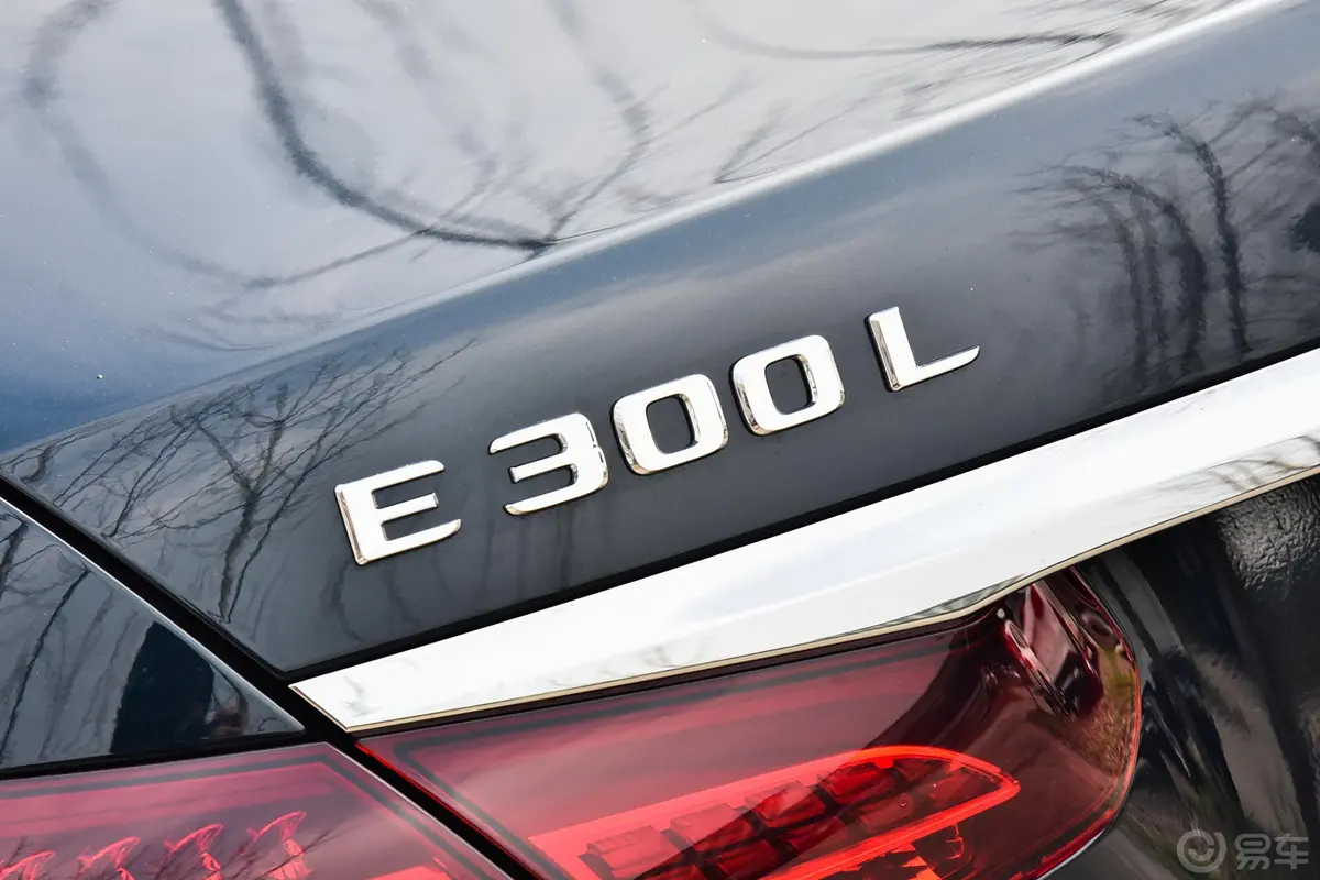 奔驰E级改款 E 300 L 时尚型外观