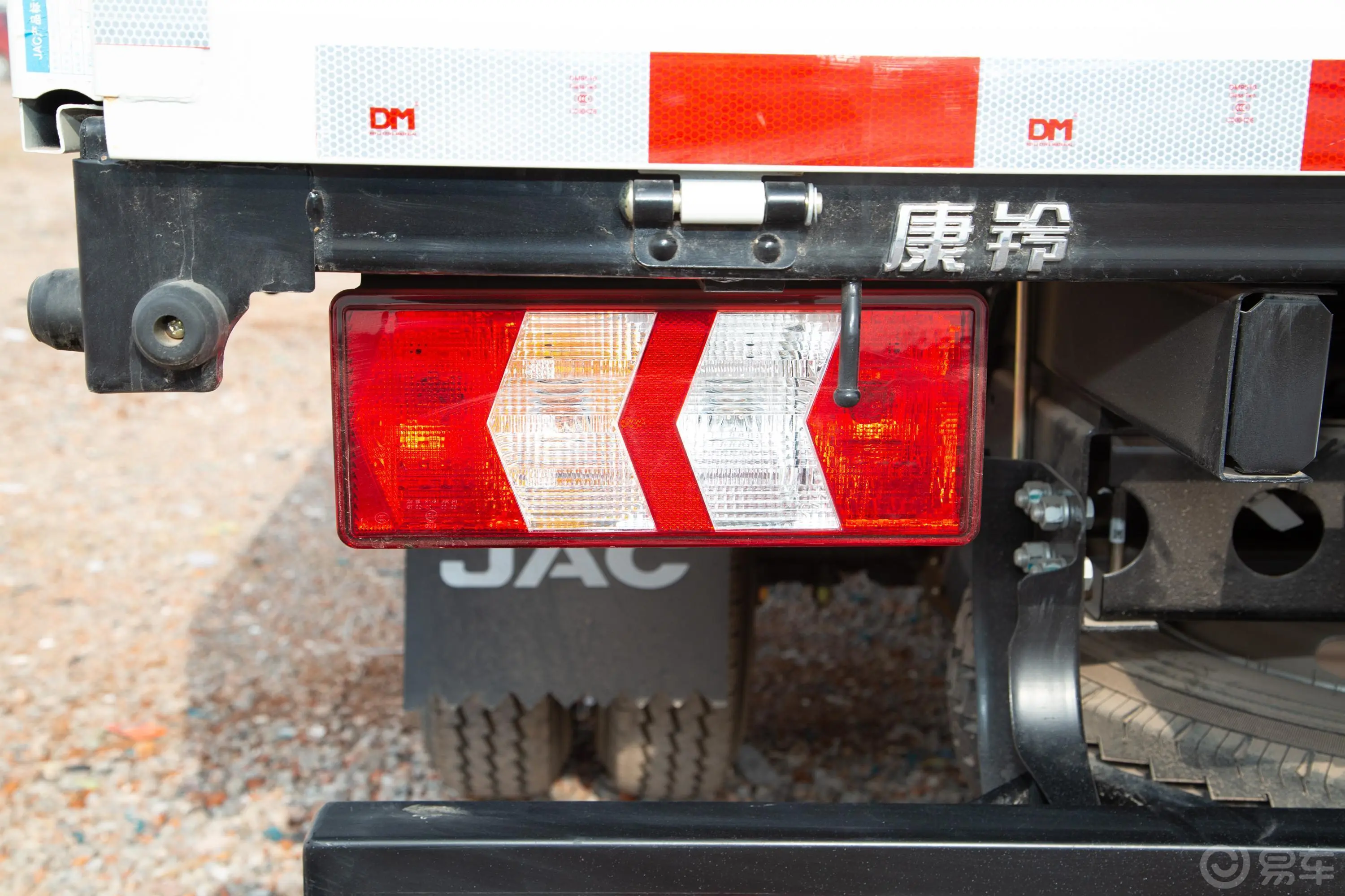 康铃J3J3 江淮2.2L 88马力 2850轴距 4X2单排栏板轻卡 国Ⅴ外观
