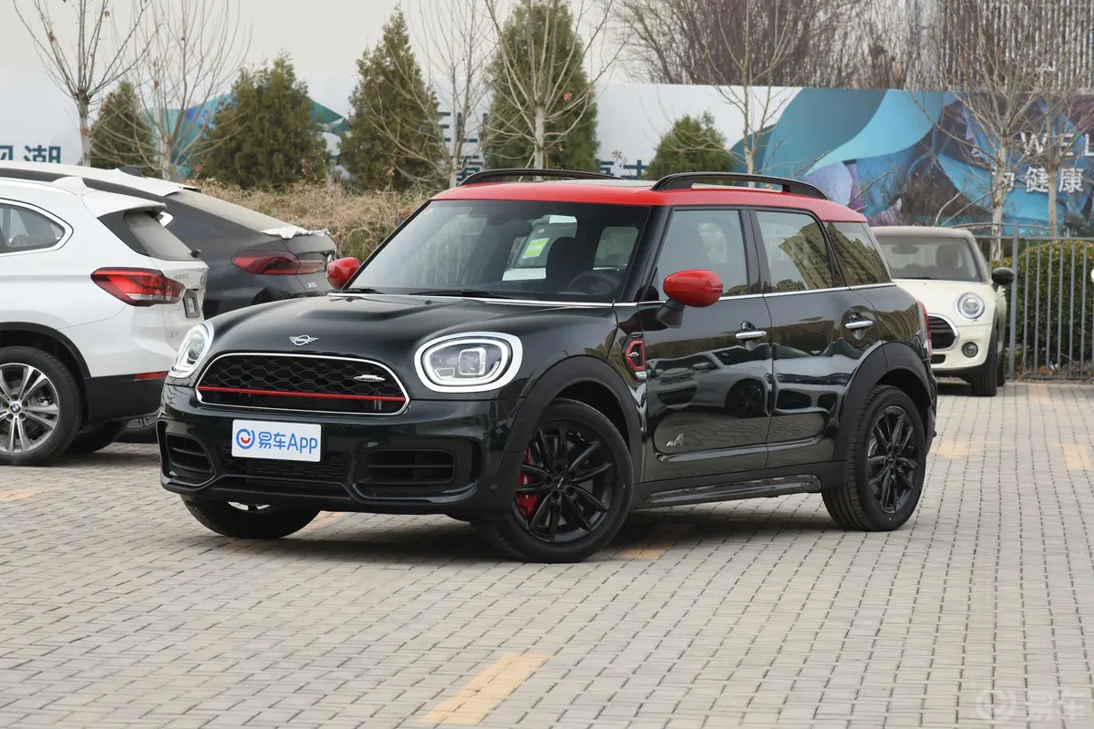 MINI JCW COUNTRYMAN2.0T JOHN COOPER WORKS侧前45度车头向左水平