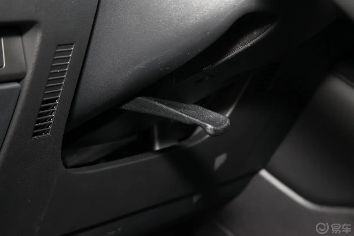马自达3 昂克赛拉1.5L 自动质型版方向盘调节