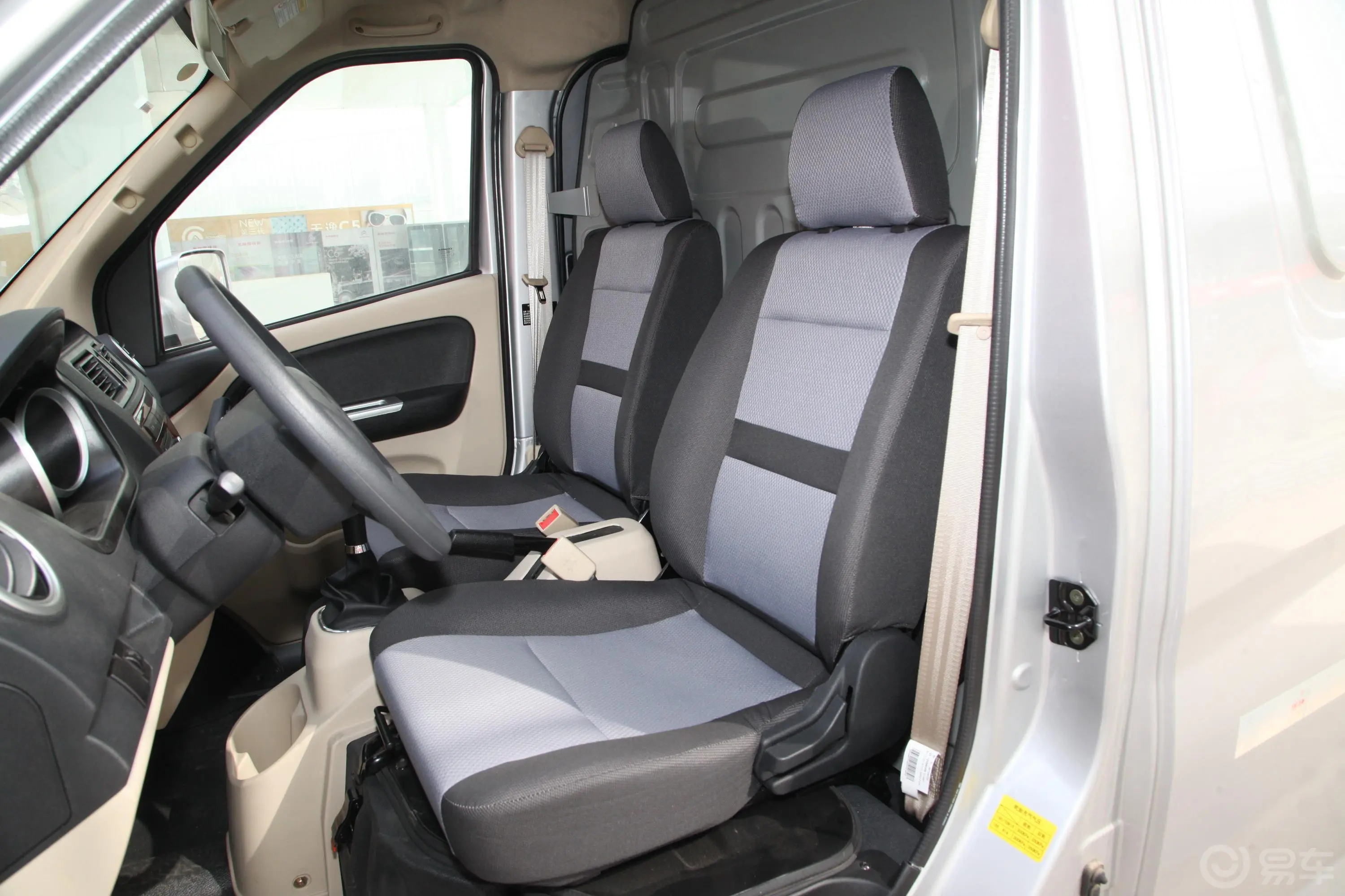 睿行M801.6L 手动 平顶对开门 单蒸空调 舒适型 2座驾驶员座椅