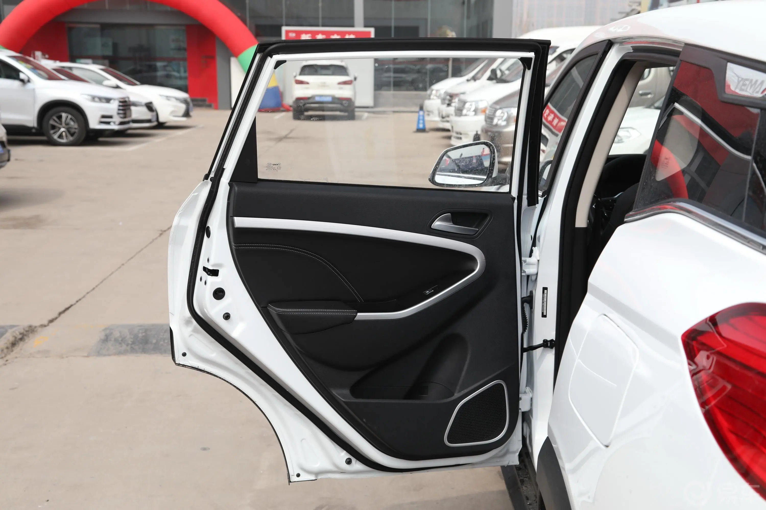 博骏改款2 运动版 1.5L CVT 舒适型驾驶员侧后车门