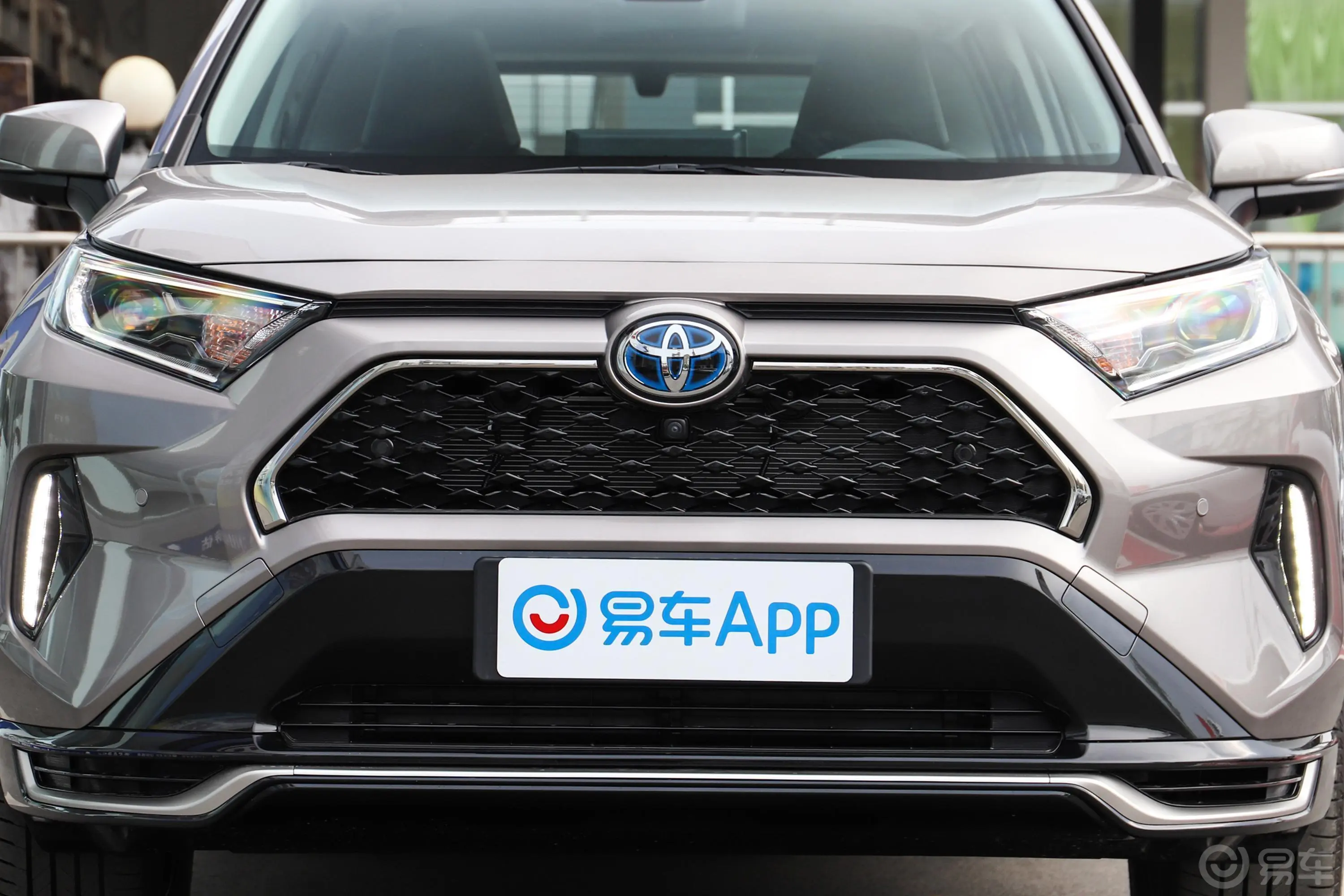 RAV4荣放 双擎E+2.5L 四驱旗舰Pro外观