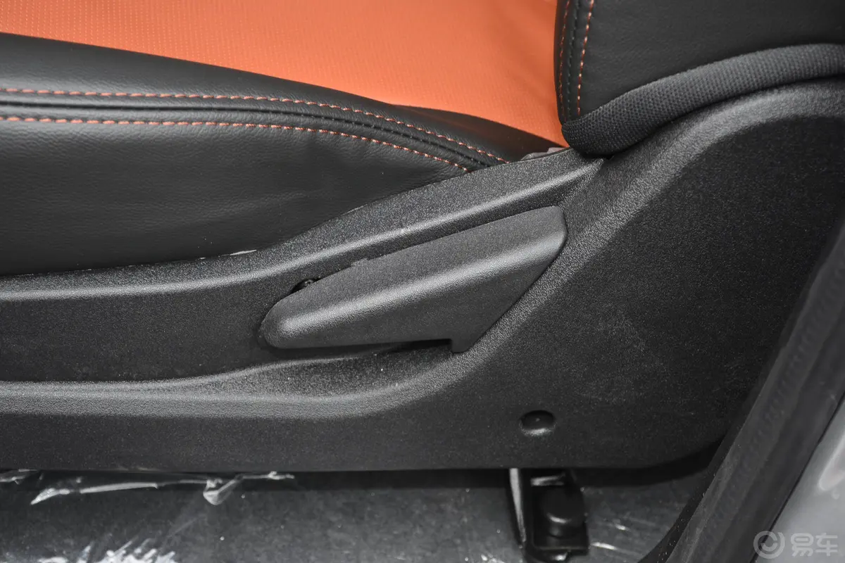 威虎2.4L 两驱大双经典版 汽油 国VI主驾座椅调节