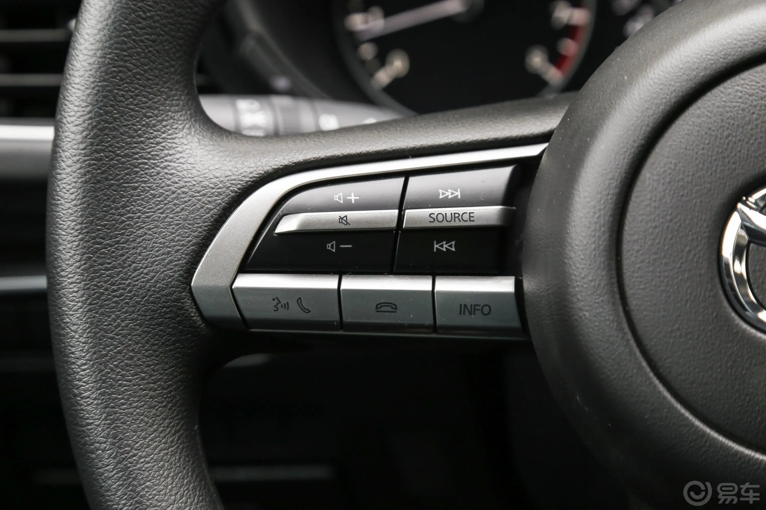 马自达3 昂克赛拉1.5L 自动质美版左侧方向盘功能按键