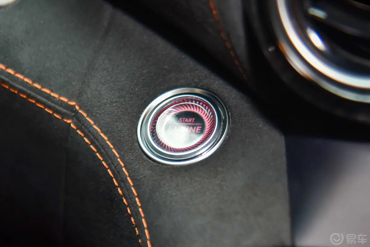奔驰GT AMGAMG GT Black Series钥匙孔或一键启动按键