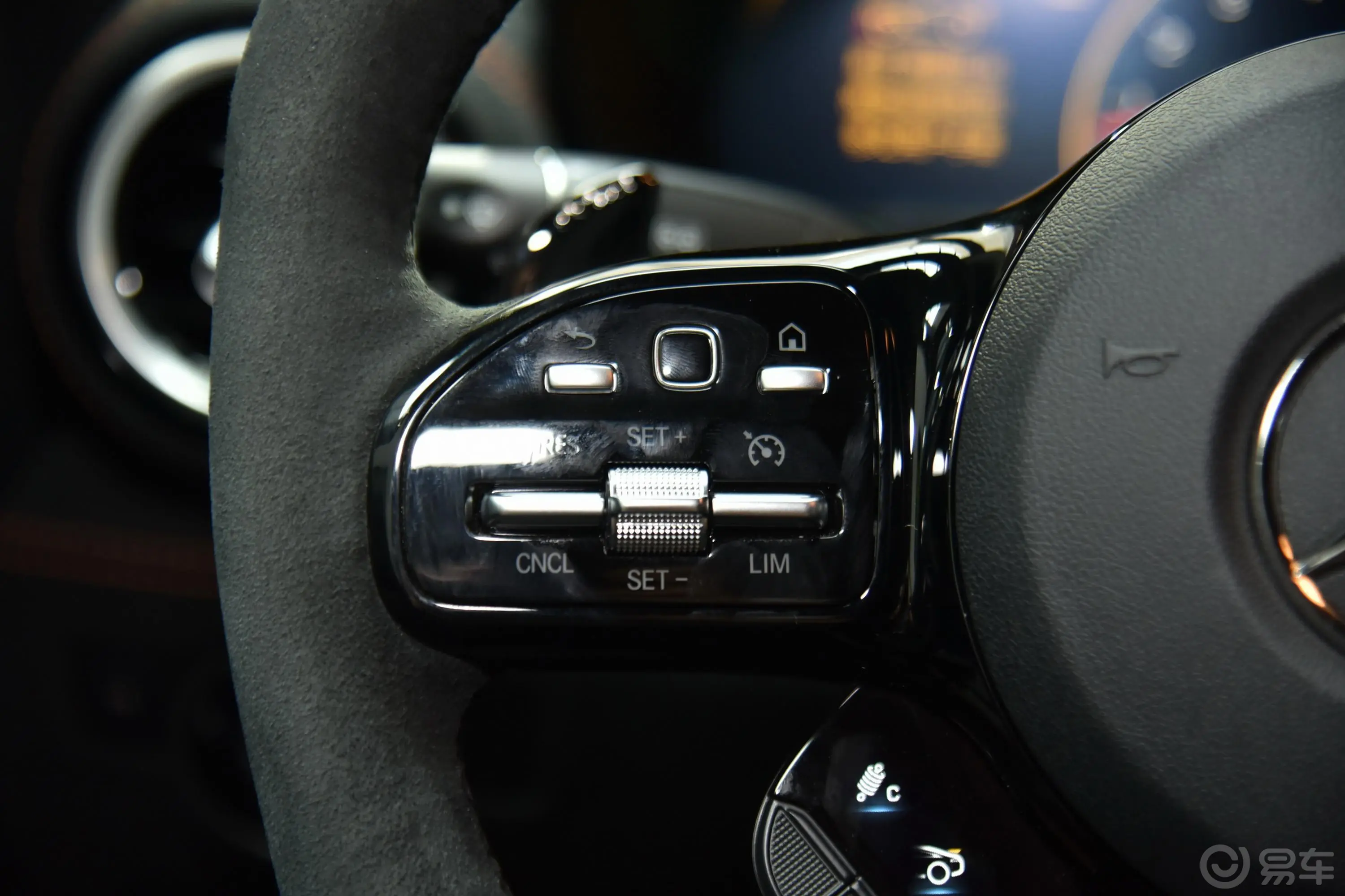 奔驰GT AMGAMG GT Black Series左侧方向盘功能按键