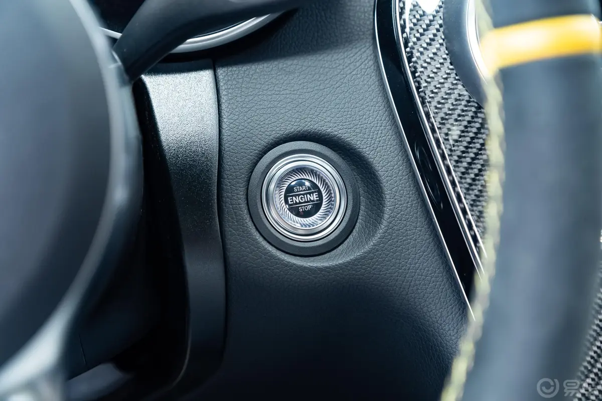 奔驰GLC轿跑 AMGAMG GLC 63 S 4MATIC+ 轿跑SUV钥匙孔或一键启动按键
