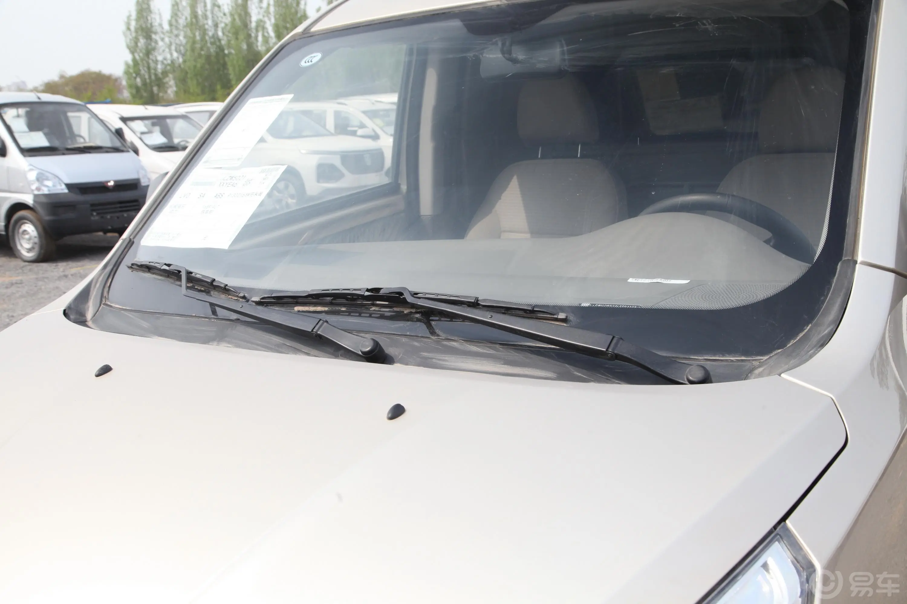 五菱荣光V1.5L 手动实用型封窗车 2座雨刷器
