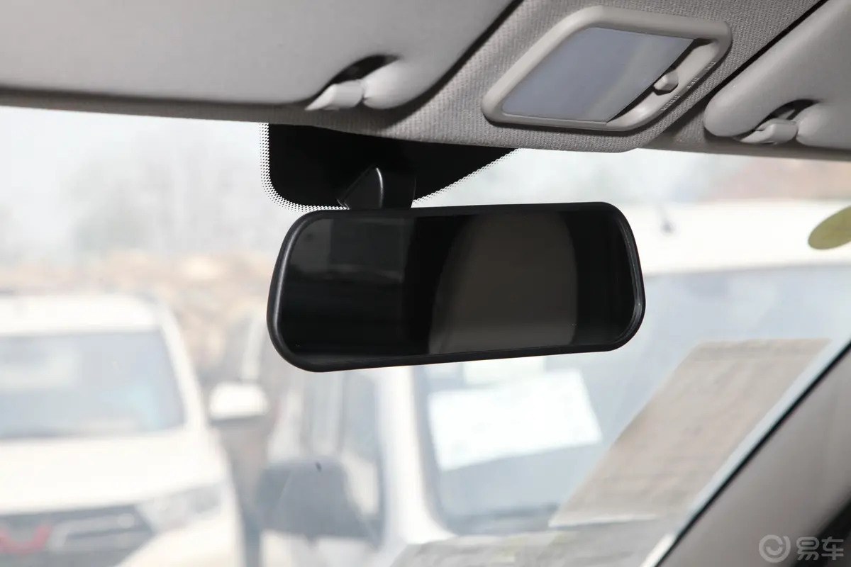 五菱荣光V1.5L 手动实用型封窗车 2座内后视镜