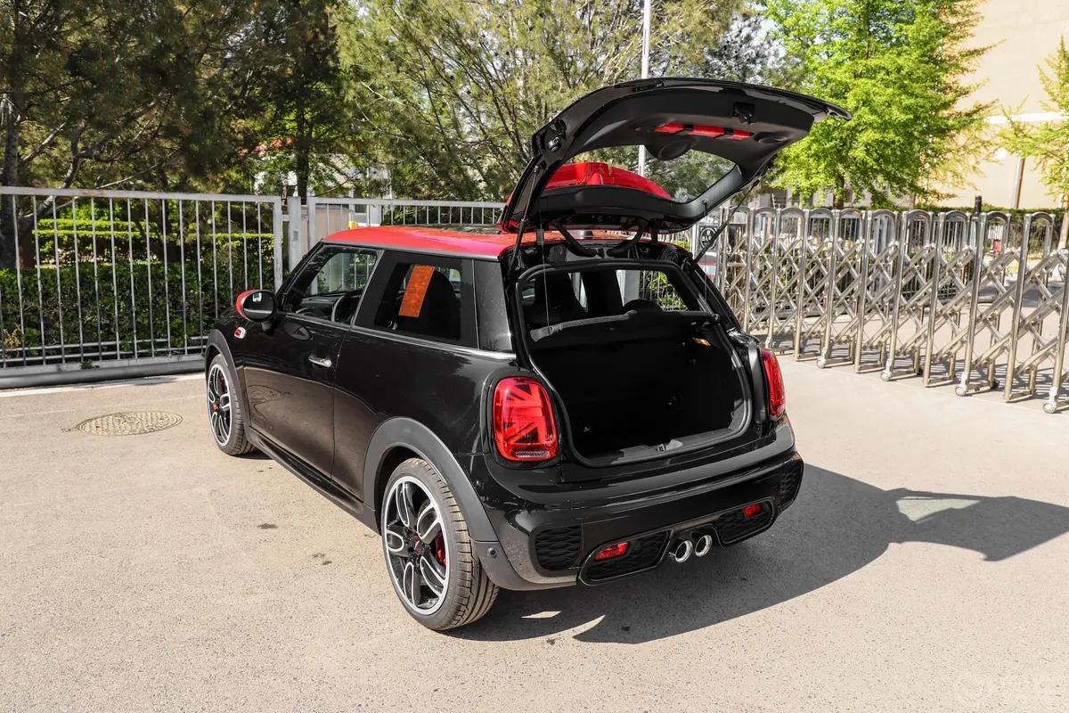 MINI JCW2.0T JOHN COOPER WORKS ALL-IN空间