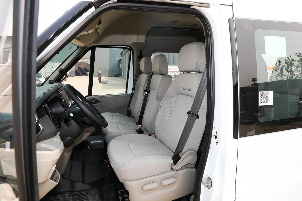 新世代全顺Pro 2.2T AMT 长轴中顶 普通型客车 15座 柴油 国VI驾驶员座椅