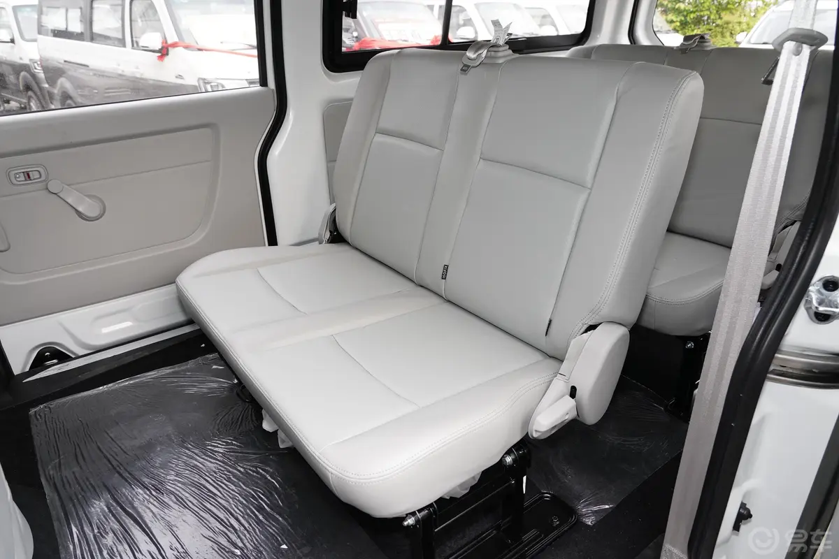 新海狮S客车 1.5L 手动 商务中央空调版 5/6/7座 国VI后排座椅