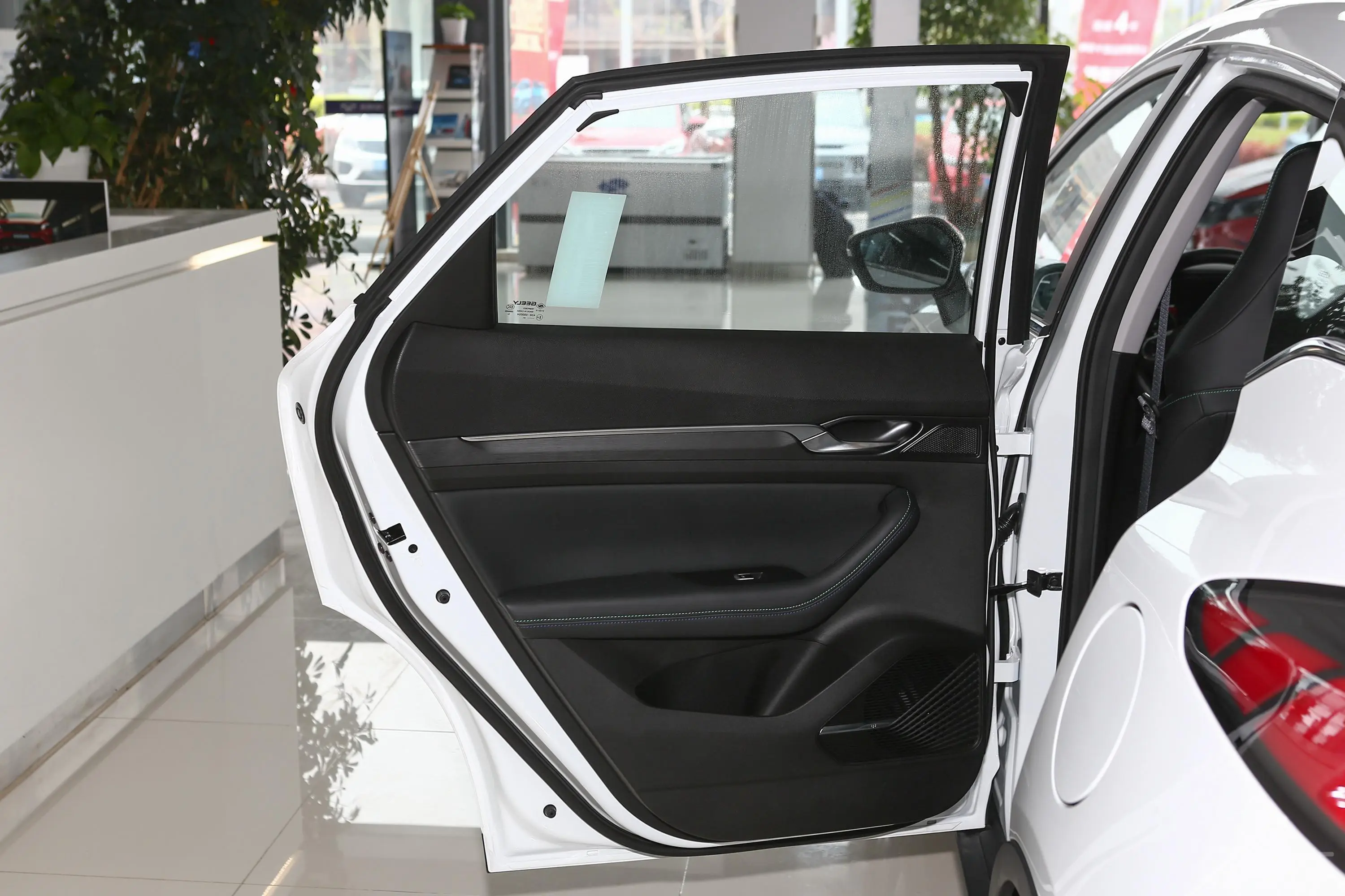 帝豪S1.4T 手动 舒适版驾驶员侧后车门
