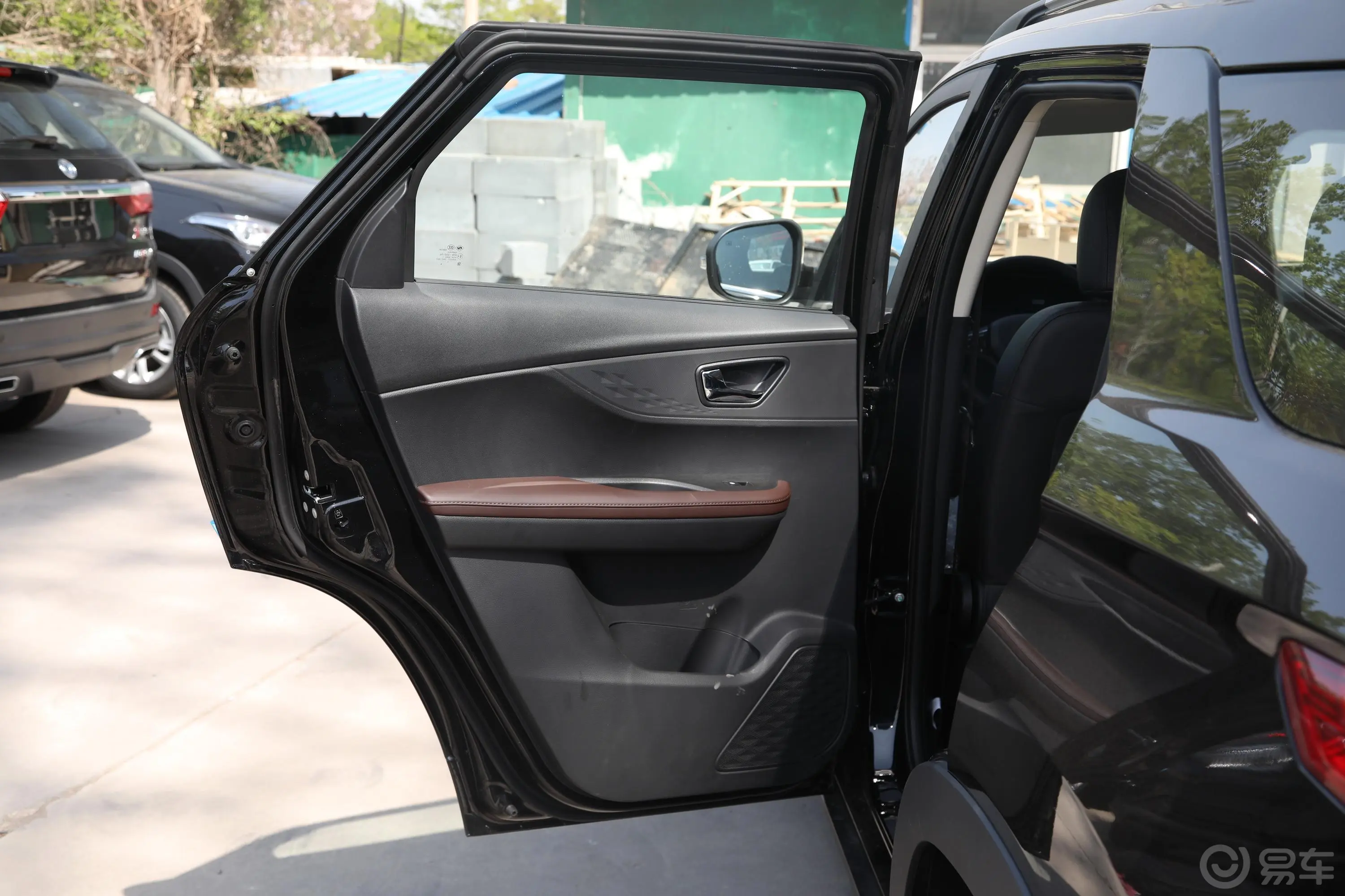 风光S560改款 1.5T 手动都市型驾驶员侧后车门