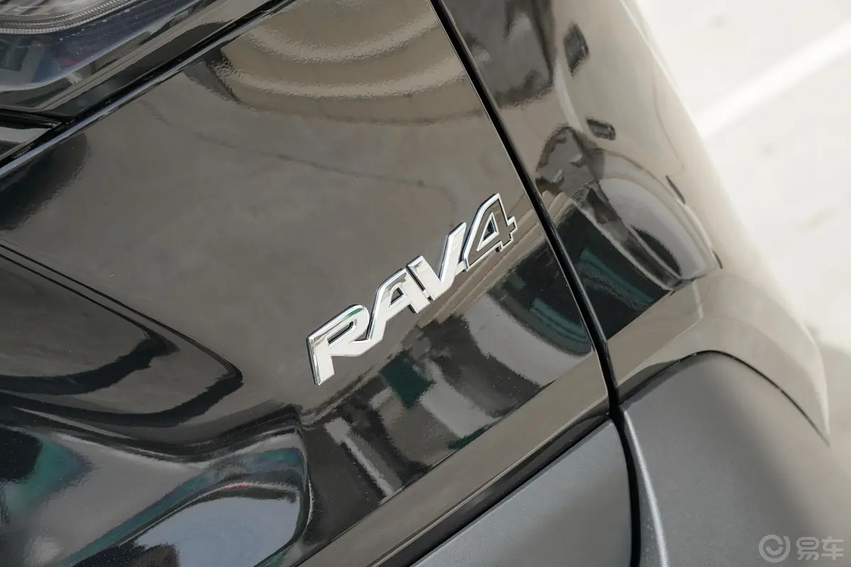 RAV4荣放2.0L CVT 两驱 风尚Plus版外观