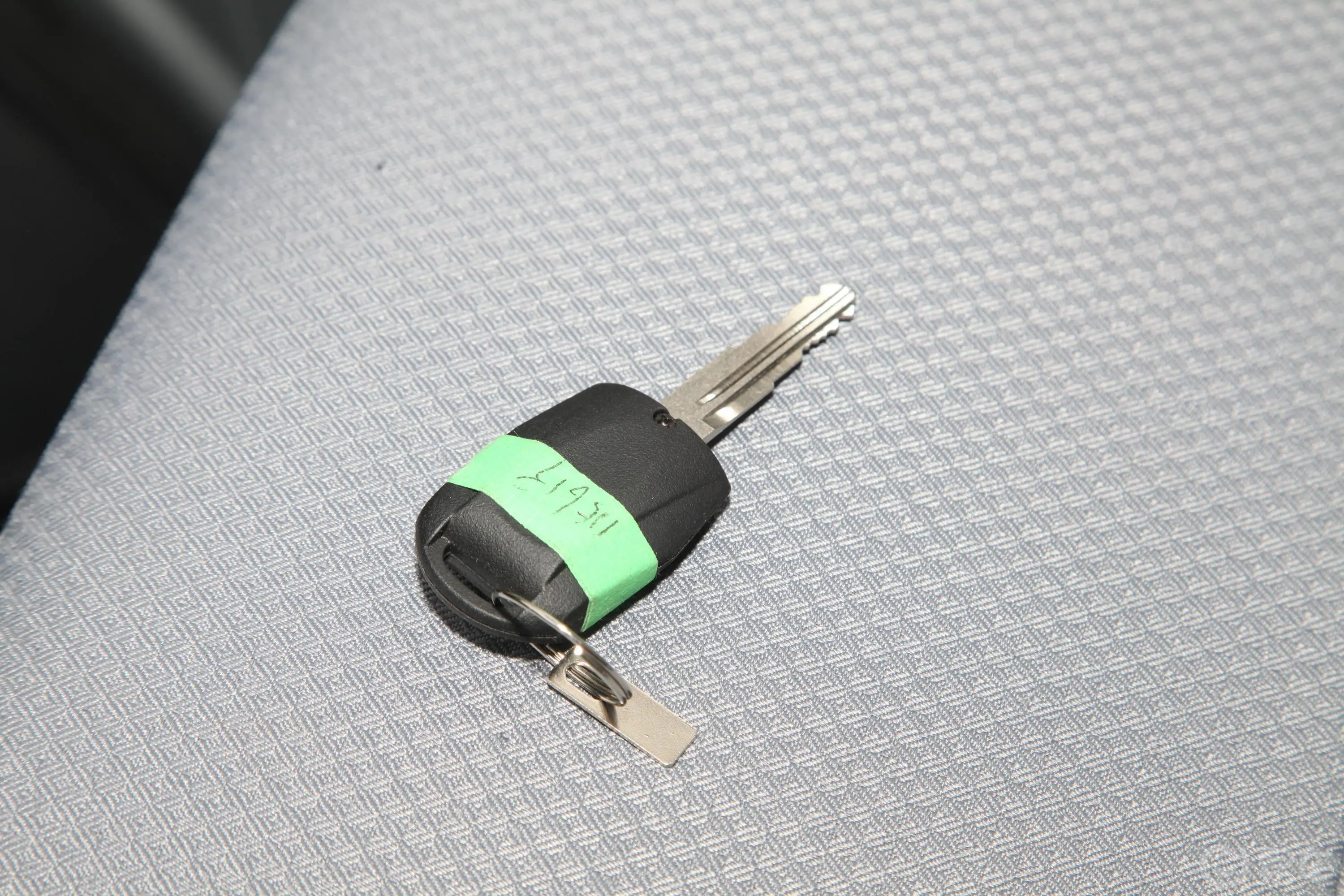 长安星卡L系列L2 1.6L 手动 单排 厢货基本型 国VI钥匙正面