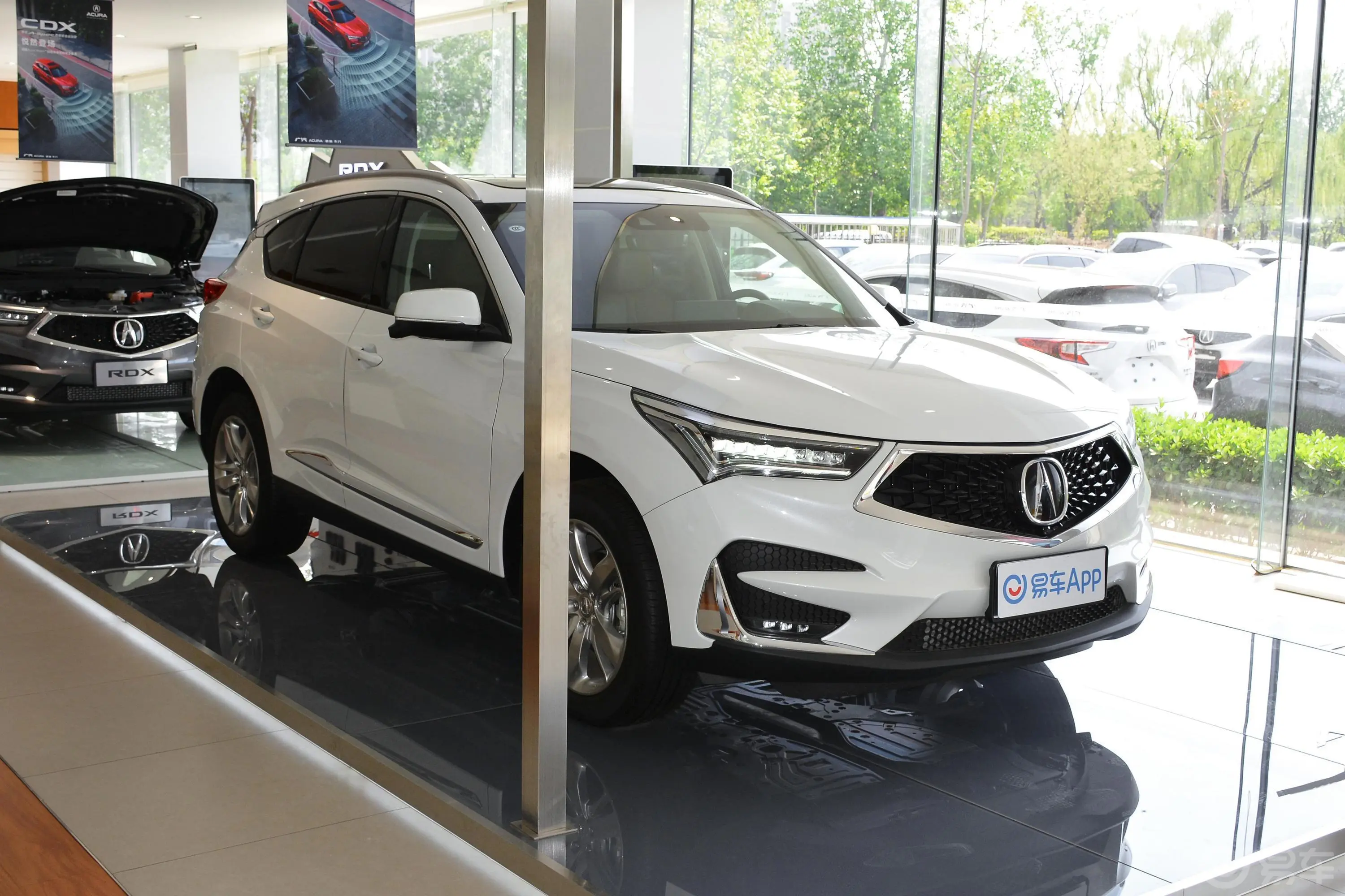 讴歌RDX2.0T 四驱 钻享版侧前45度车头向右水平