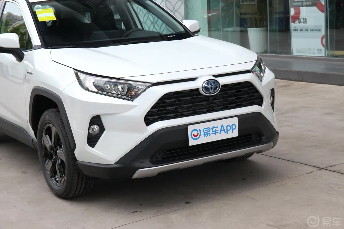 RAV4荣放双擎 2.5L E-CVT 四驱 精英Plus版前格栅侧俯拍