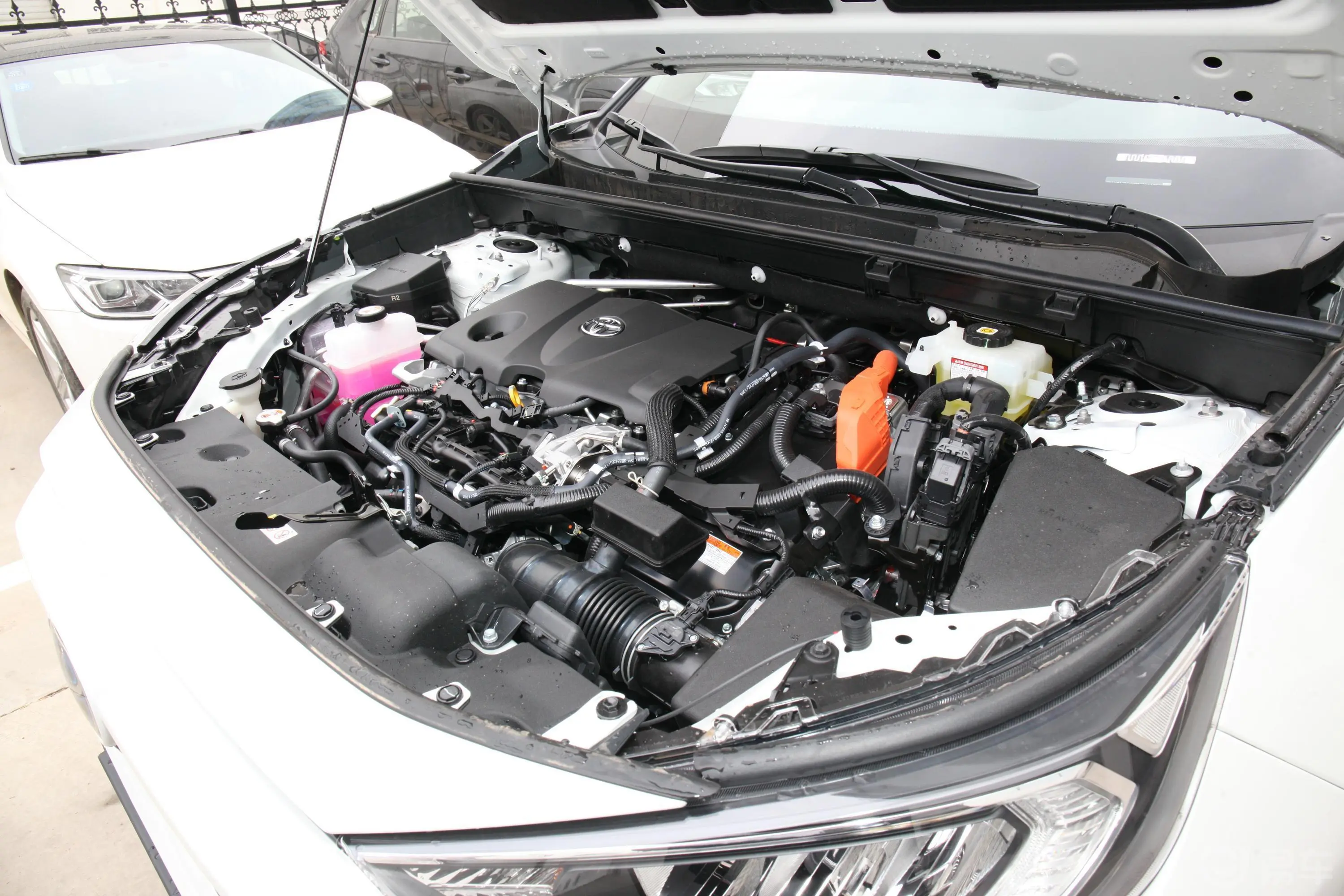 RAV4荣放双擎 2.5L E-CVT 四驱 精英Plus版外观