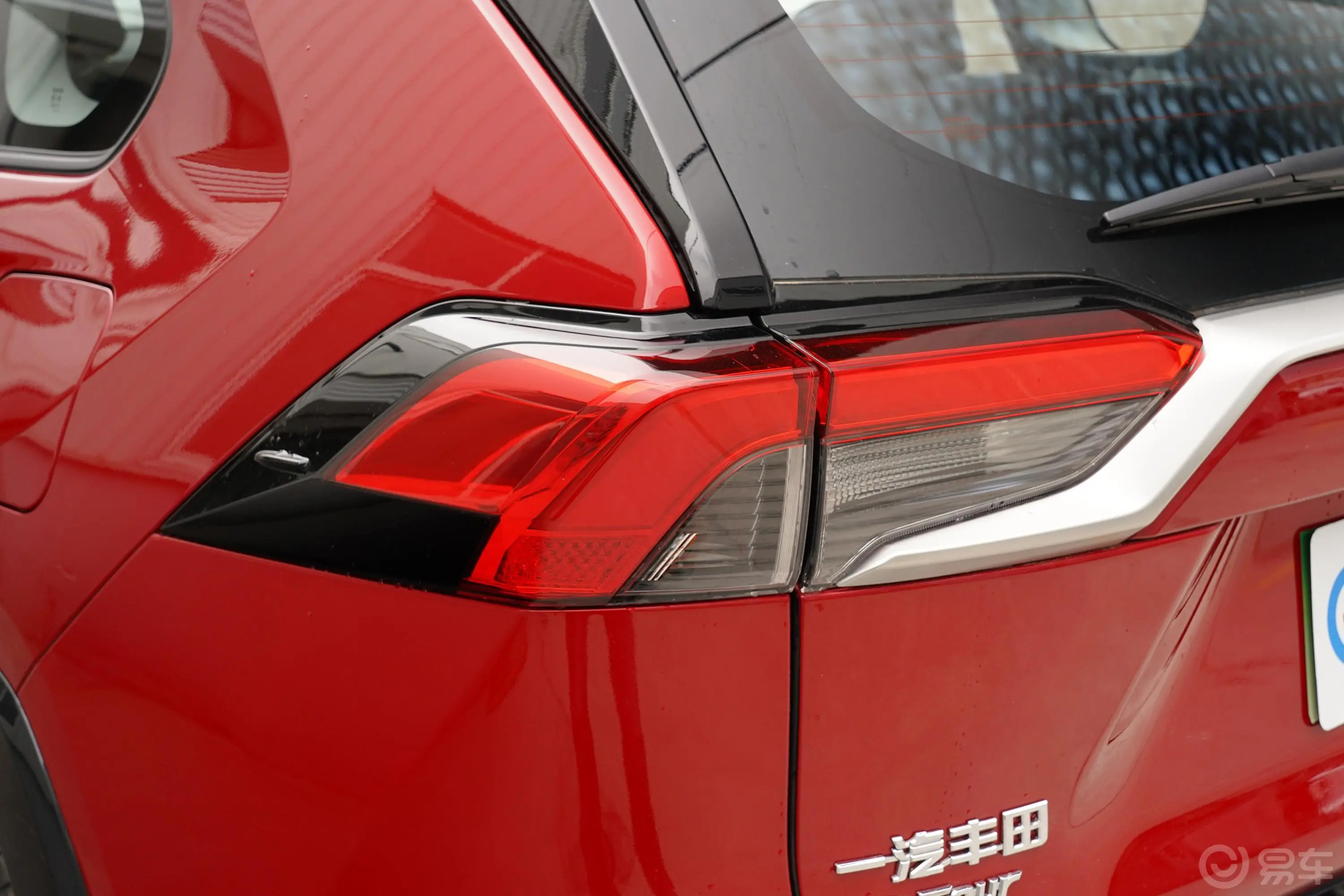 RAV4荣放 双擎E+2.5L 四驱旗舰Pro外观