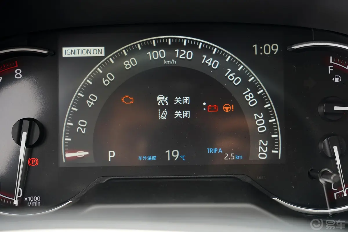 RAV4荣放2.0L CVT 四驱 风尚版内饰