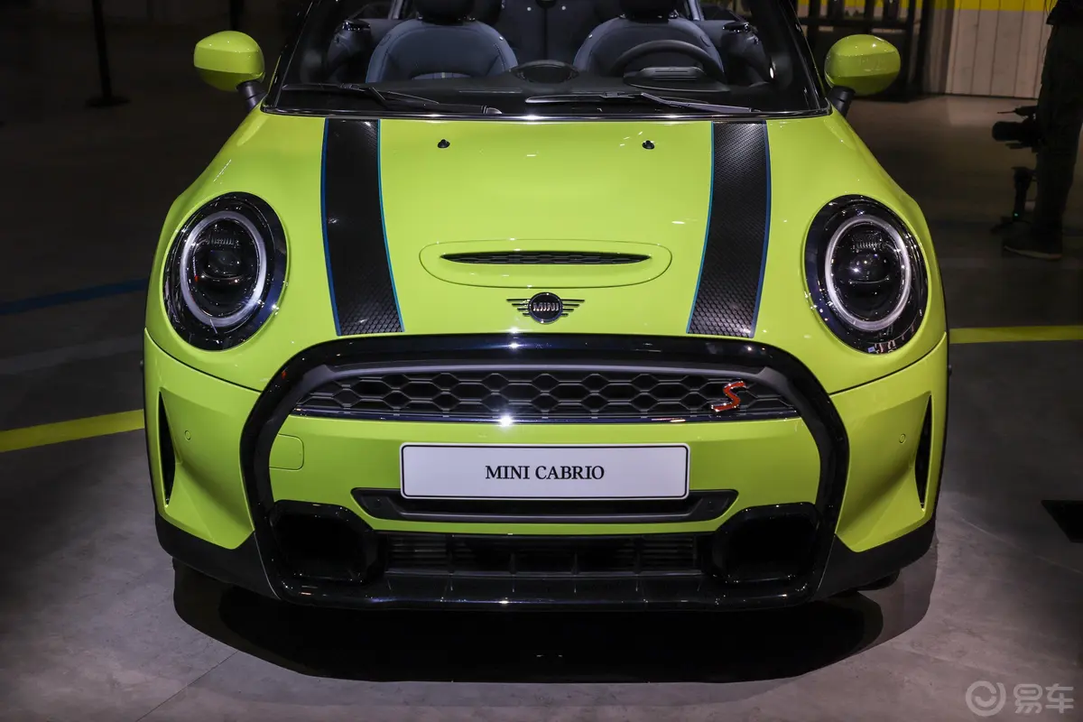 MINI CABRIO2.0T COOPER S CABRIO Sidewalk外观