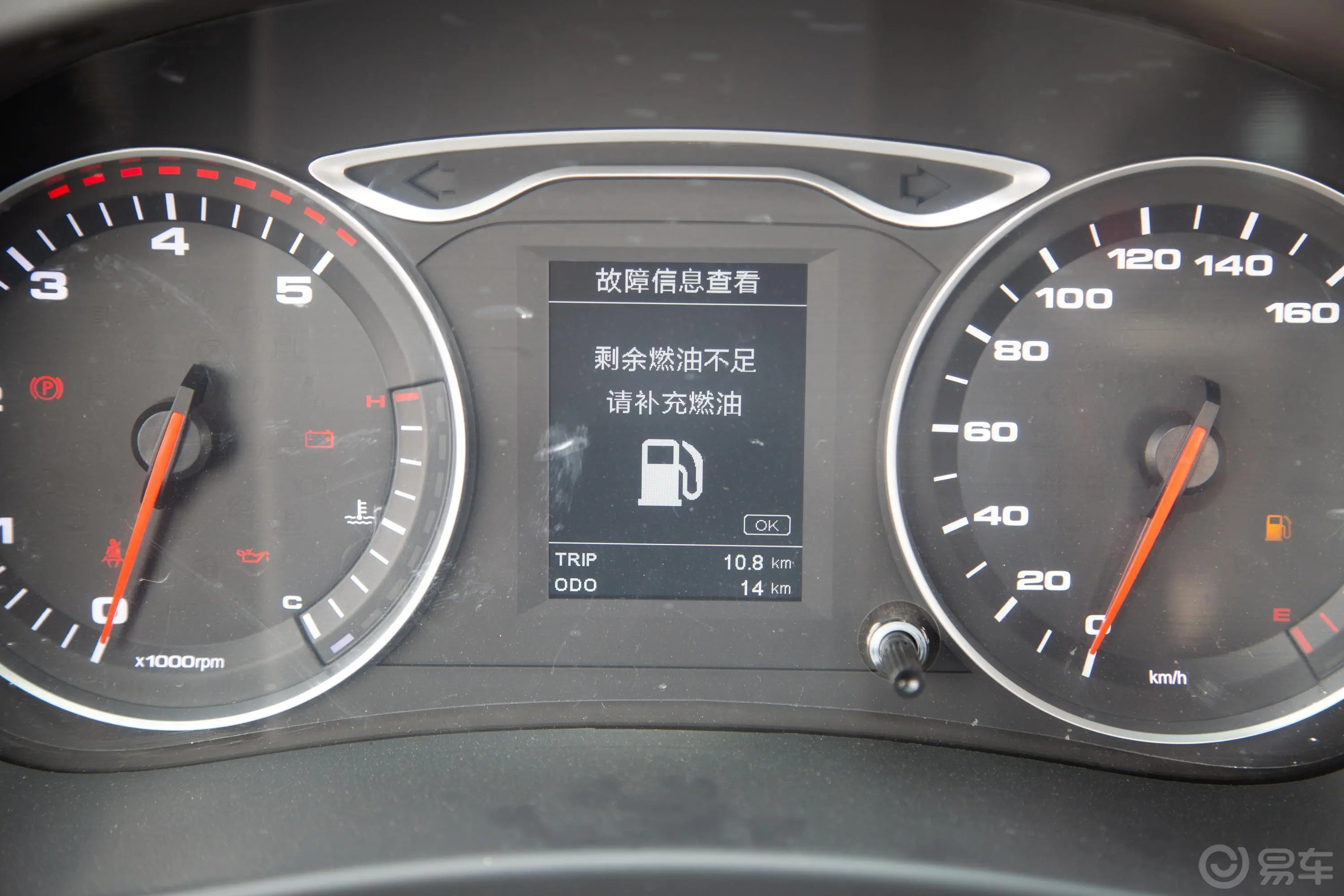康铃H3H3 全柴 2.3L 115马力 3365轴距 排半栏板轻卡 国VI内饰