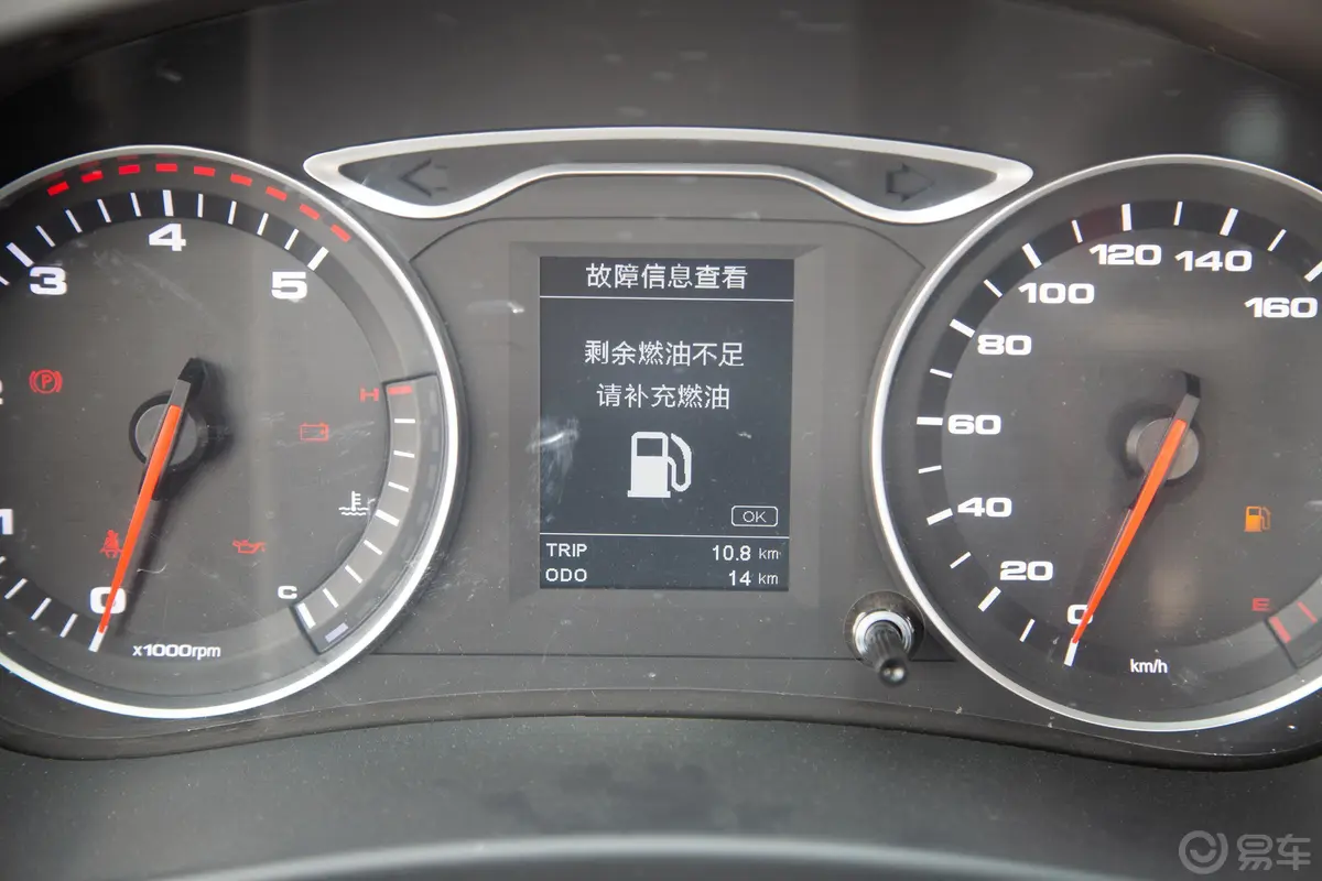 康铃H3H3 全柴 2.3L 115马力 3365轴距 排半栏板轻卡 国VI内饰