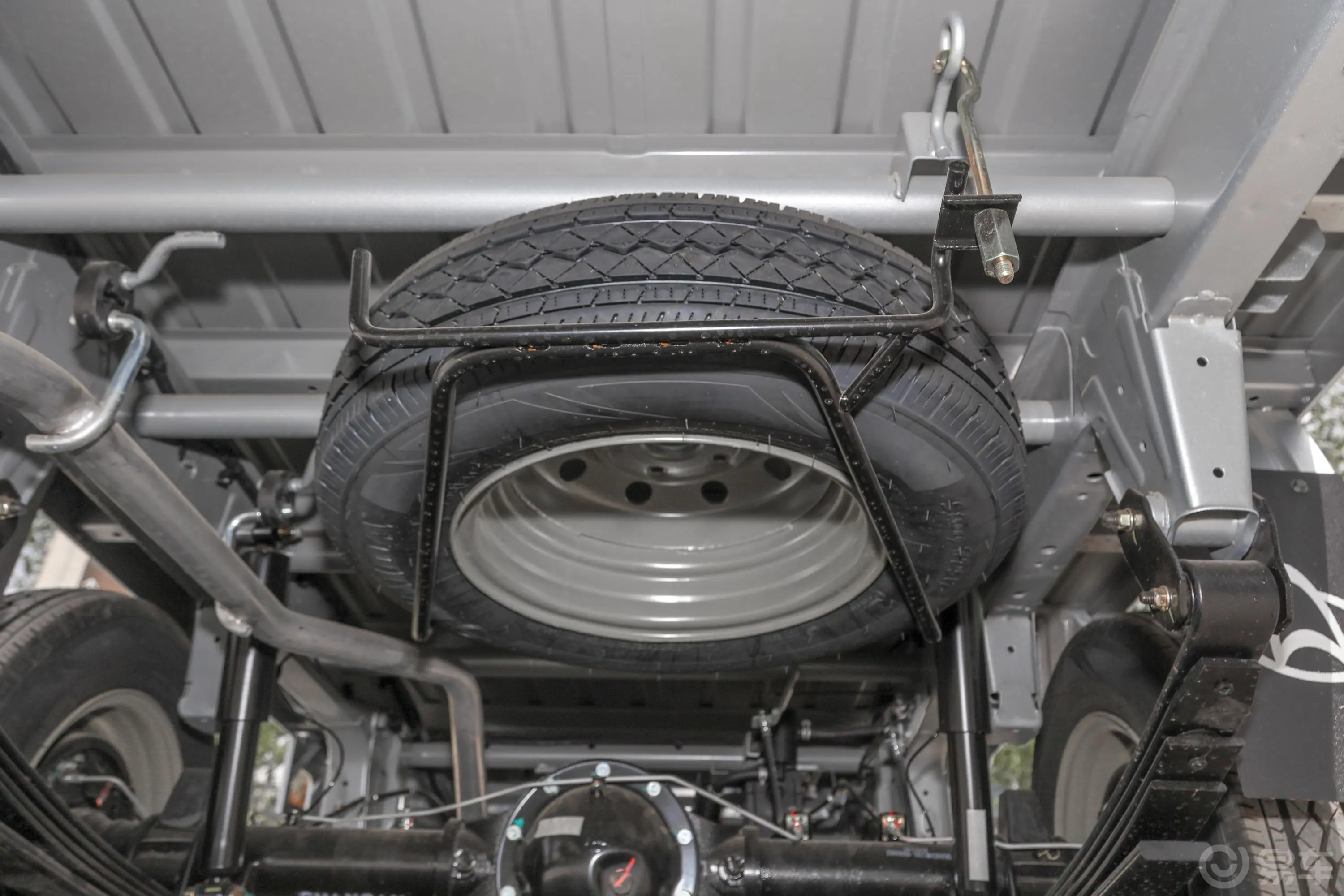 长安星卡1.5L 长轴版 双排 标准型备胎