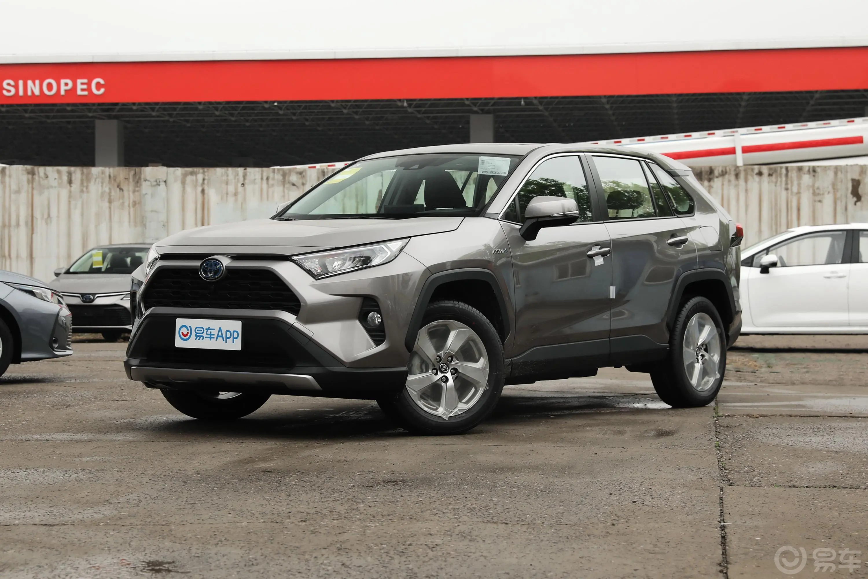 RAV4荣放双擎 2.5L E-CVT 两驱 精英版侧前45度车头向左水平